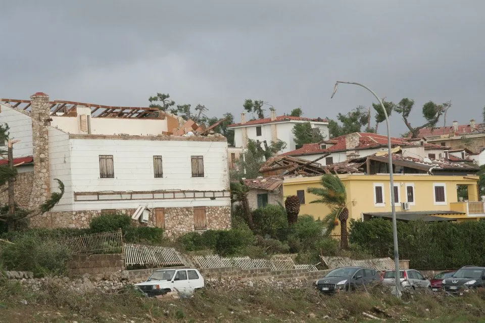 Photo showing: Danneggiamento alle abitazioni causato dal tornado del 28-11-2012