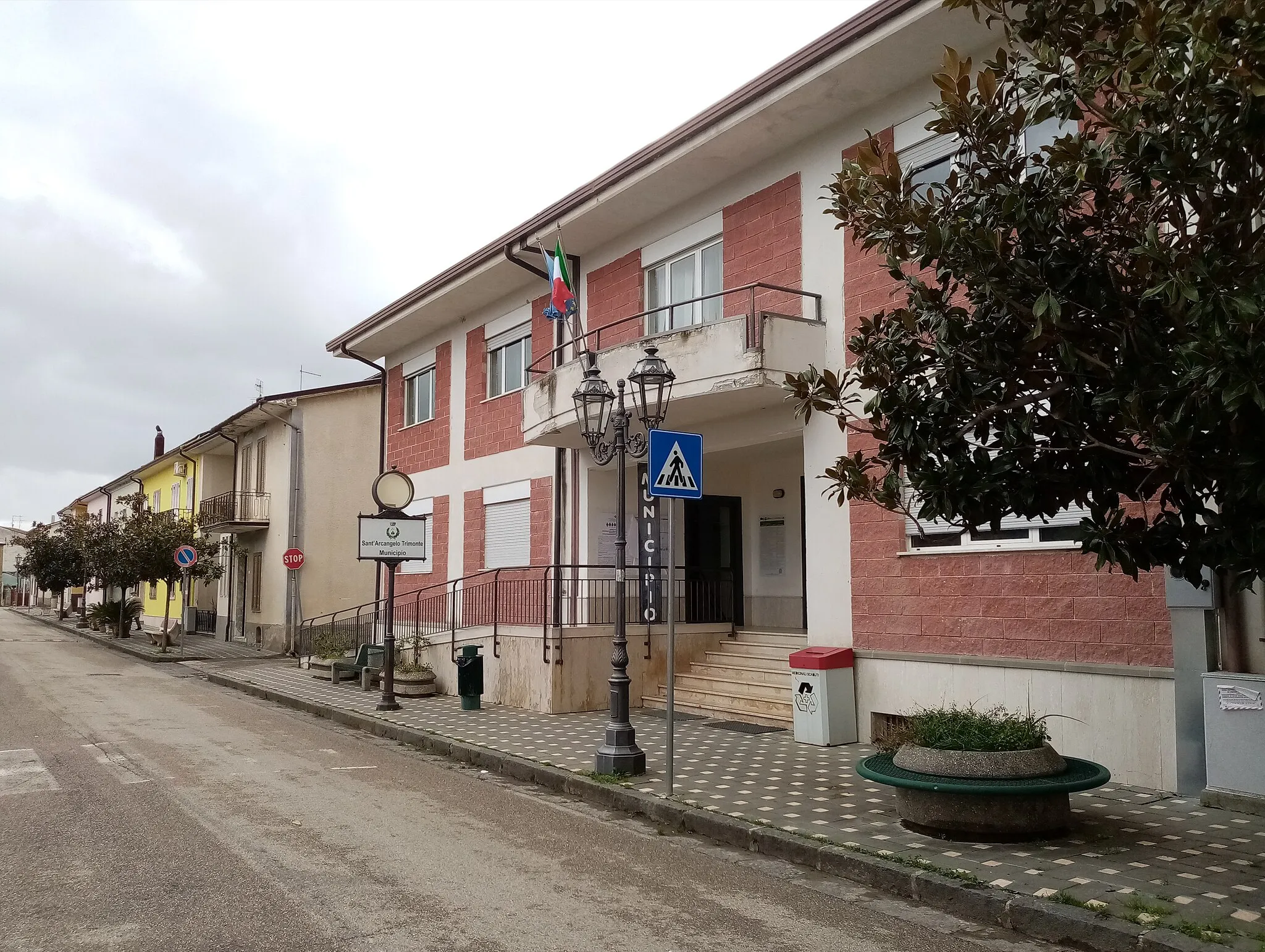 Photo showing: The town hall of Sant'Arcangelo Trimonte, Italy