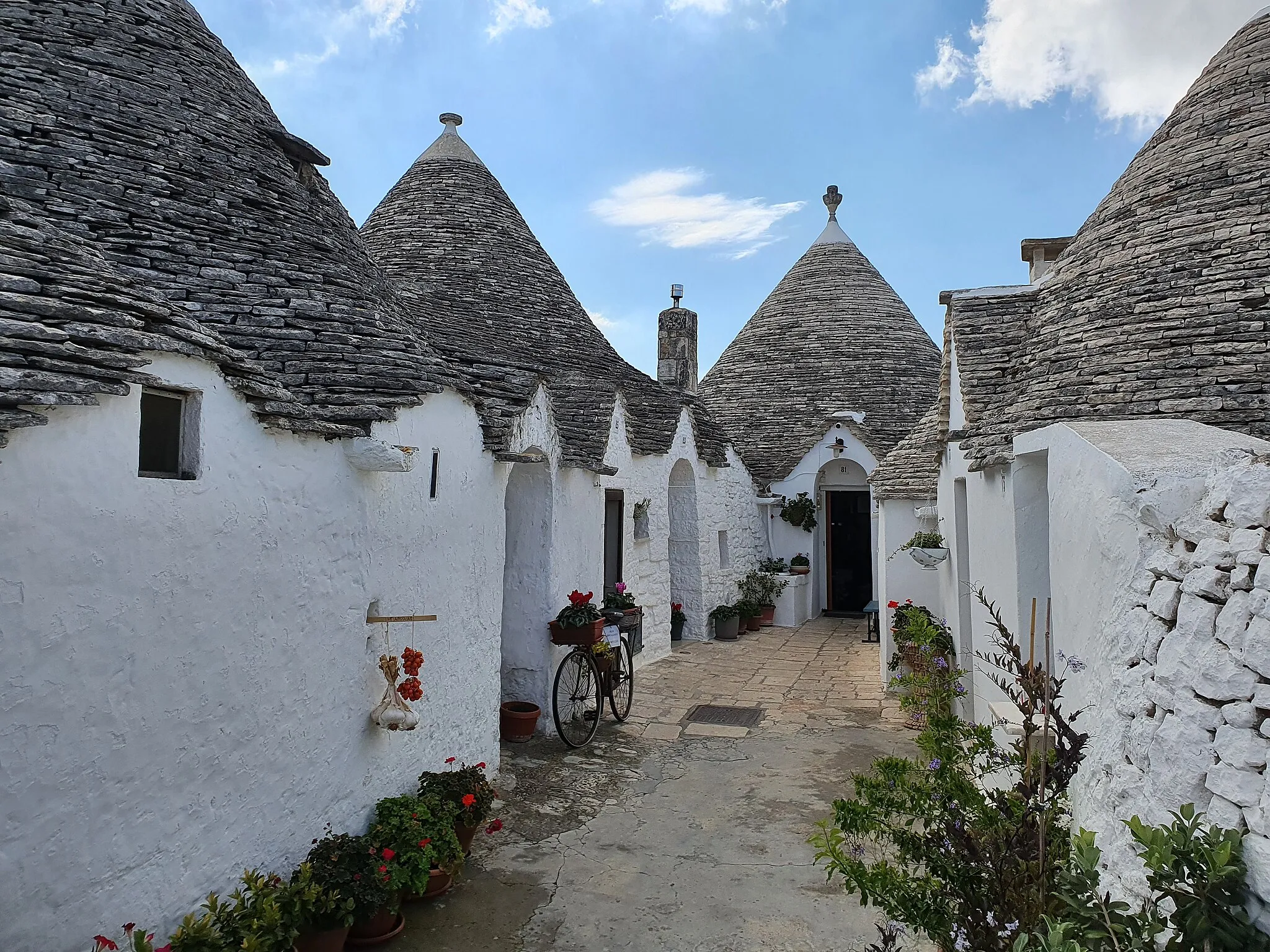 Photo showing: A street with trulli houses in Alberobello
