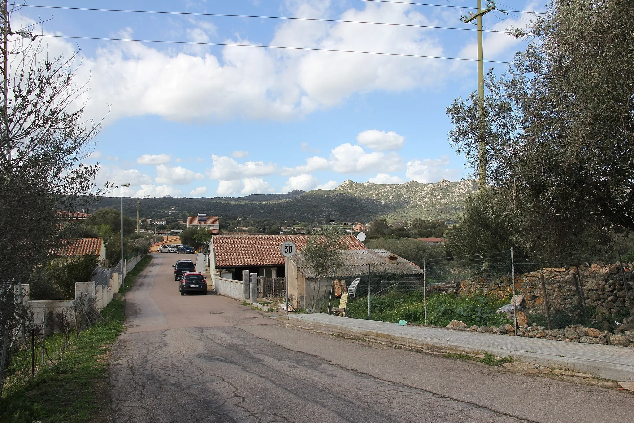 Photo showing: Monti, frazione Su Canale