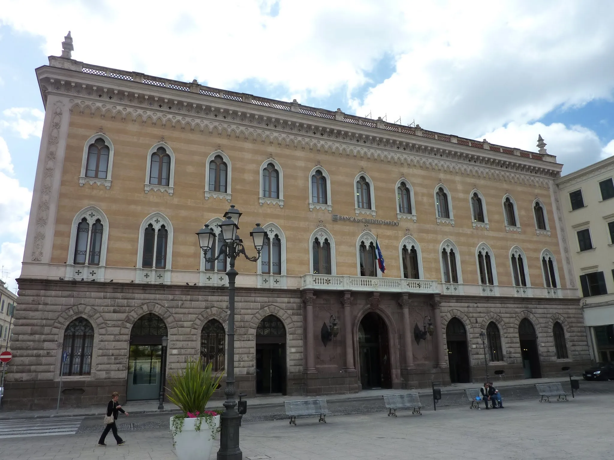 Photo showing: The palazzo Giordano Apostoli on Piazza d'Italia, in Sassari, Sardinia