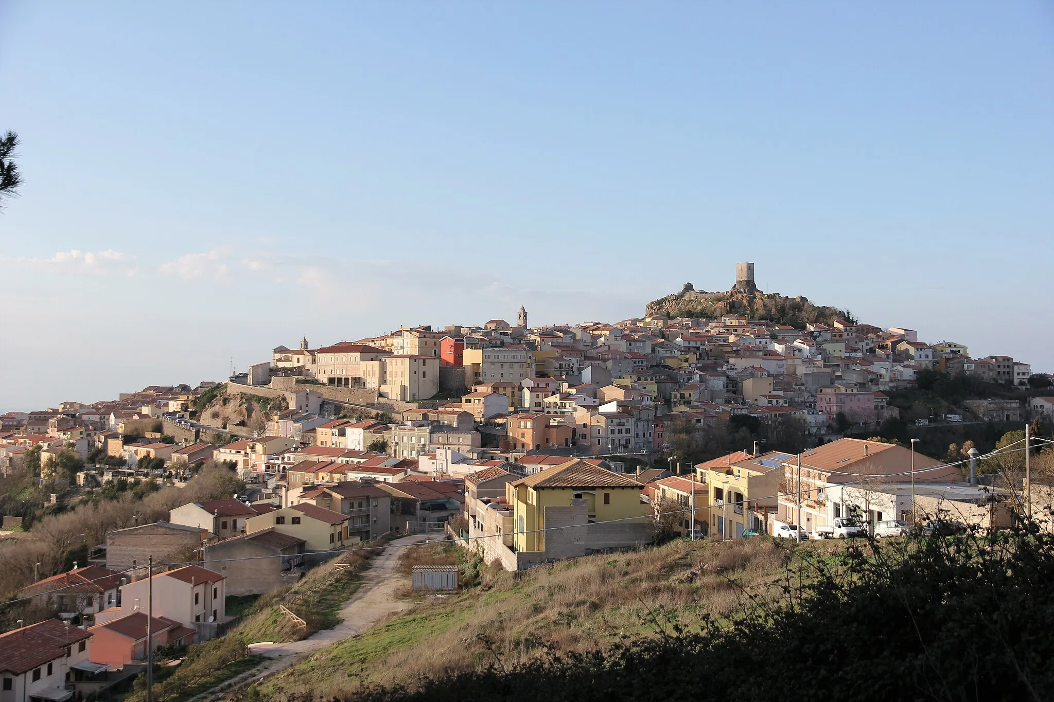 Photo showing: Osilo, panorama