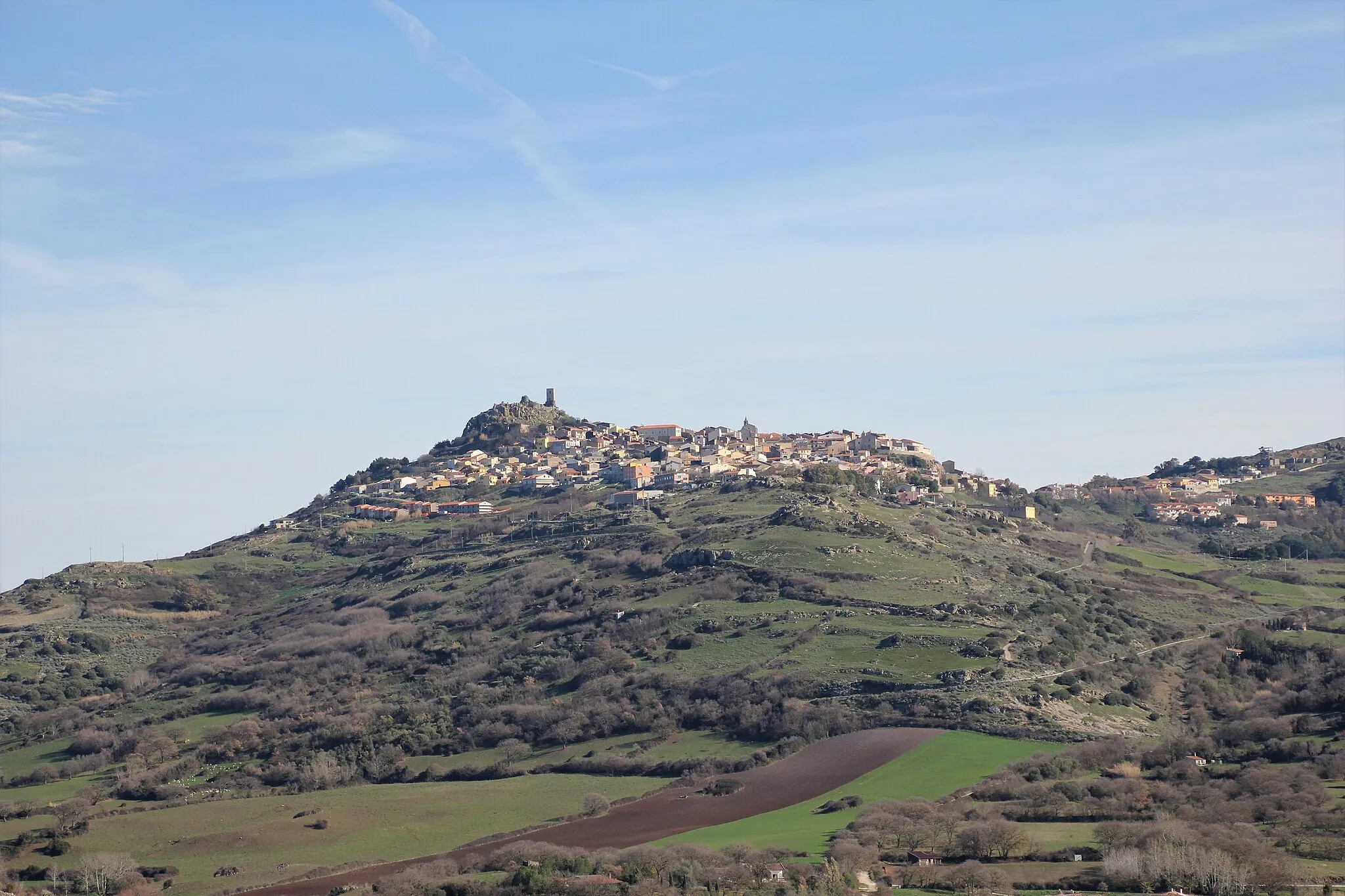 Photo showing: Osilo, panorama