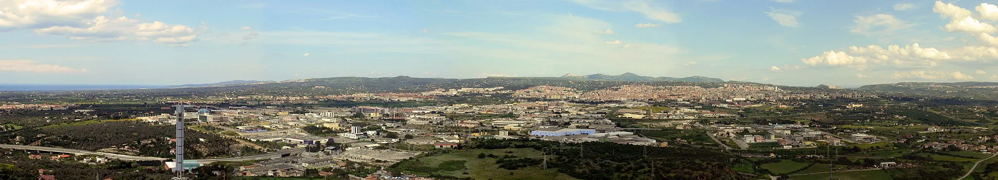 Photo showing: Panorama of the city of Sassari as seen from Monte Oro (Mount Gold) Hill.