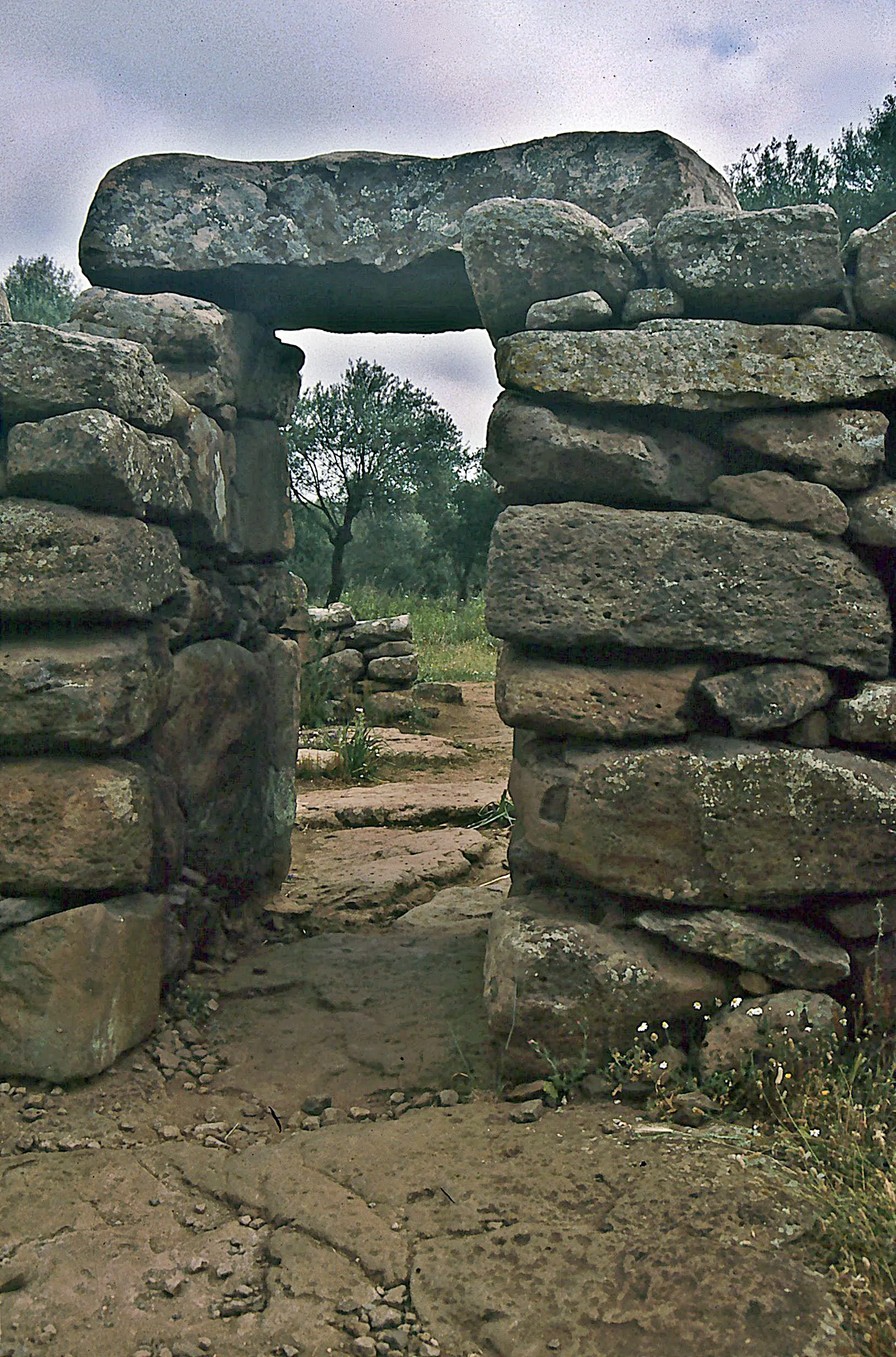 Photo showing: Nuraghensiedlung Serra Orrios