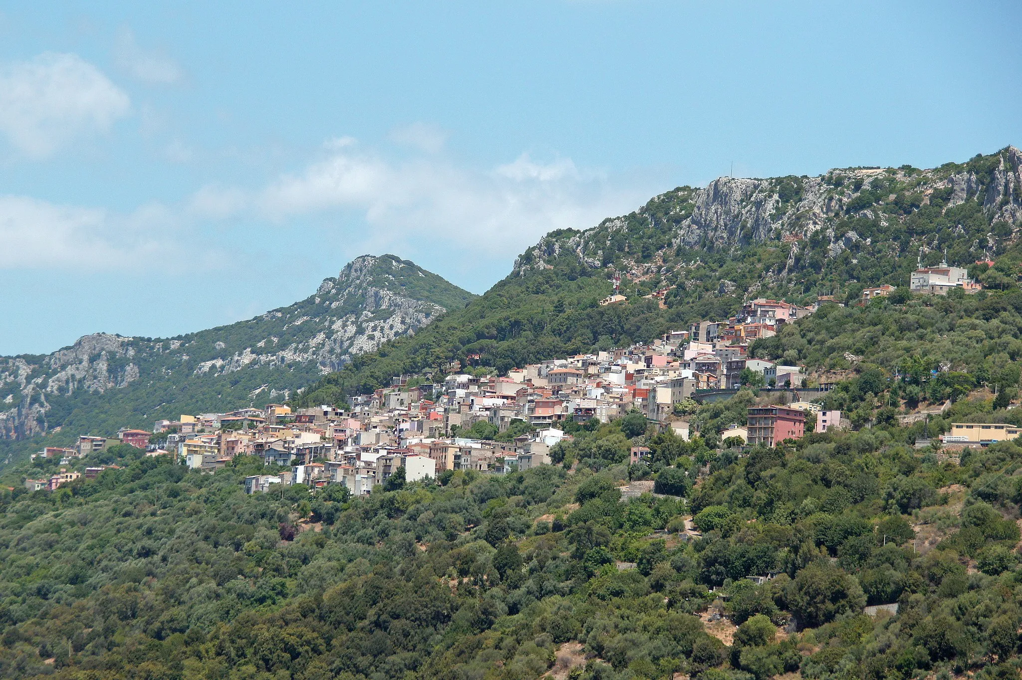 Photo showing: Baunei, Sardegna von der Strasse gesehen