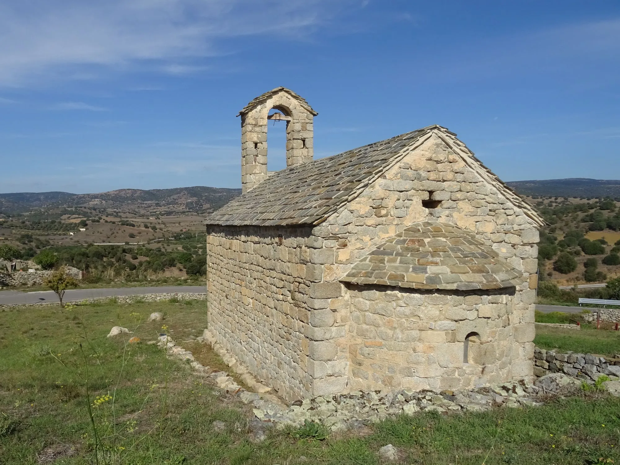 Photo showing: Chiesa romanica di San Pietro. XII secolo. Abside.