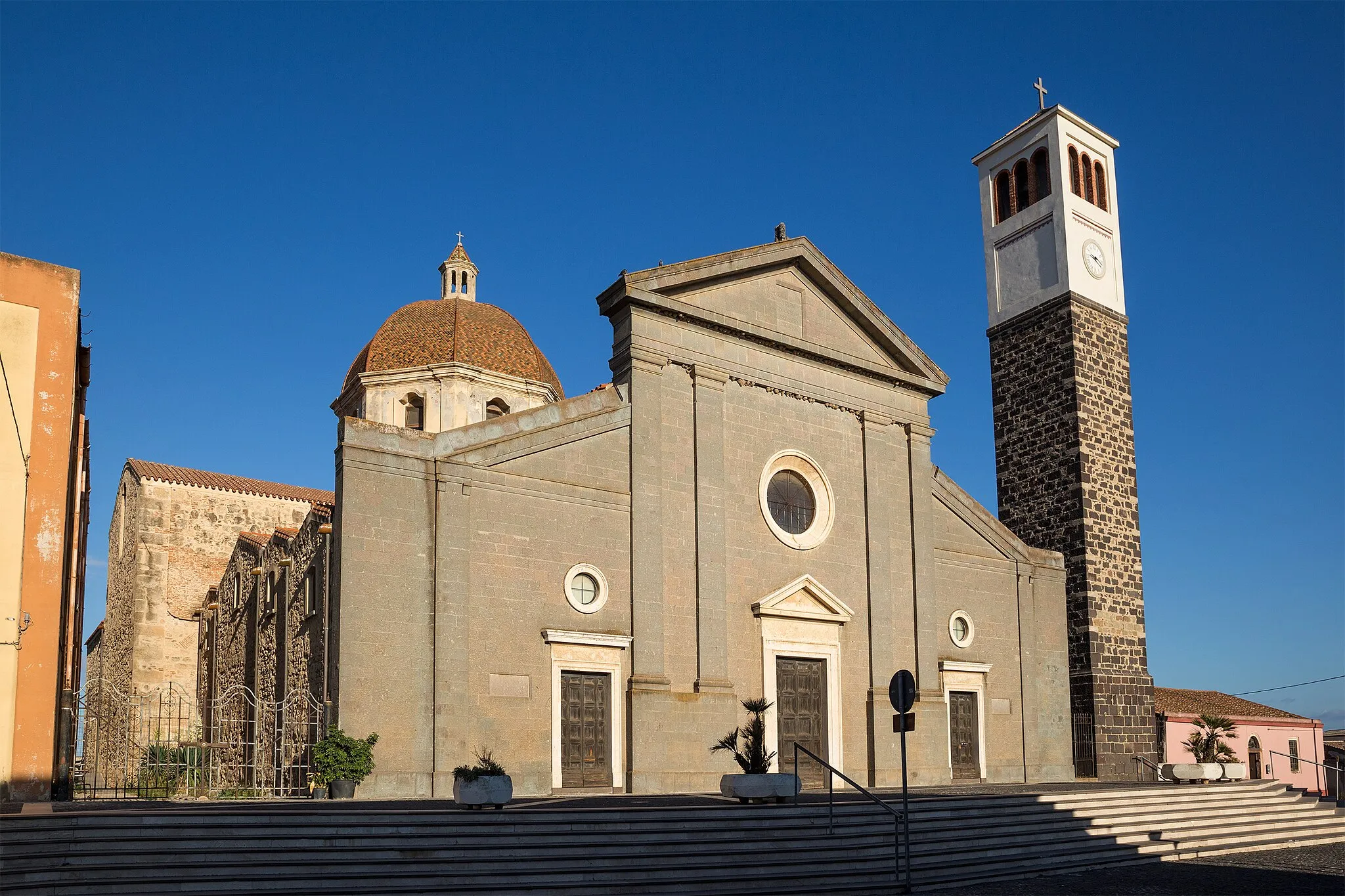 Photo showing: Cabras, Sardinia, church Santa Maria Assunta