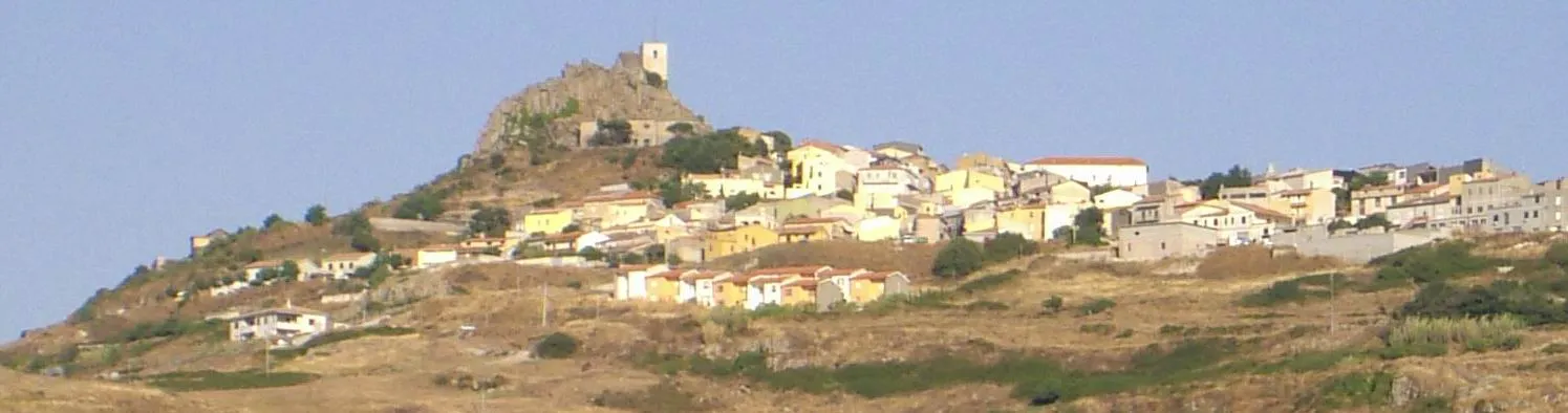 Photo showing: Panorama di Osilo con castello, visto dalla Strada per l'Anglona