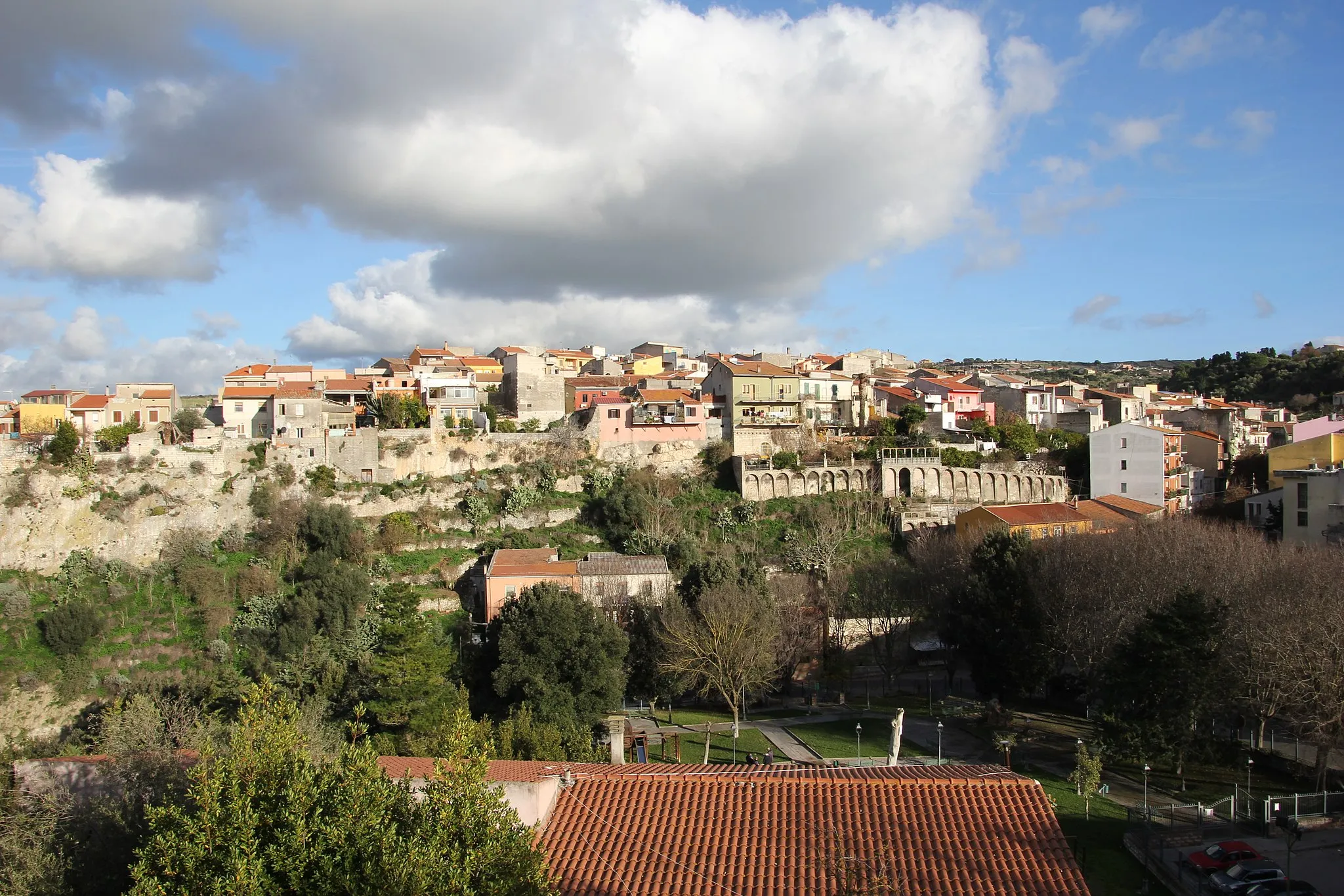 Photo showing: Ossi, panorama