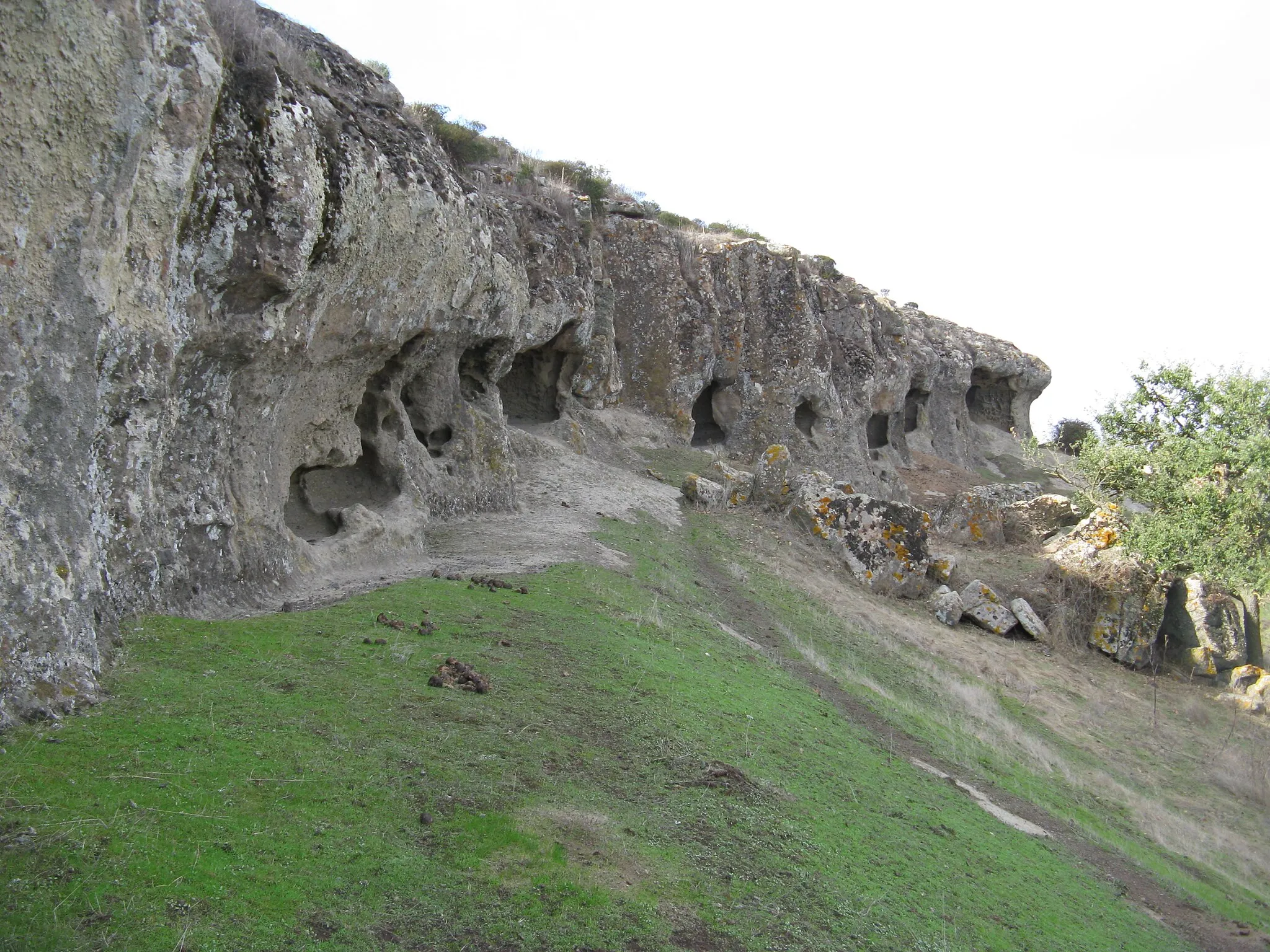 Photo showing: domus de janas enas de cannuja