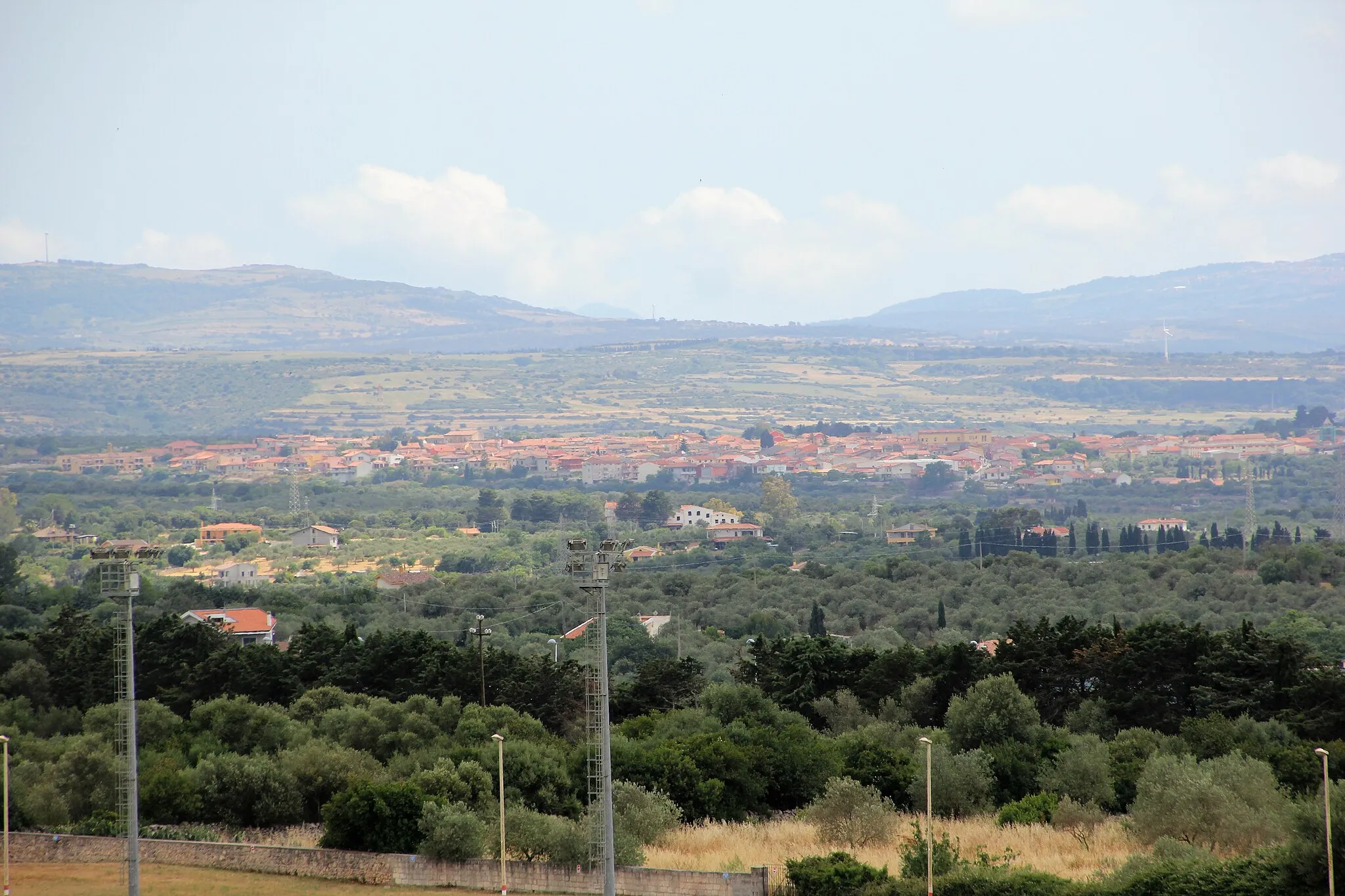 Photo showing: Usini, panorama