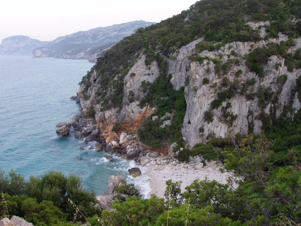 Photo showing: Spiaggia di Cala Fuili (Cala Gonone - NU), ripresa nel luglio 2004 da Francesco Mulas.
Licenza GFDL.