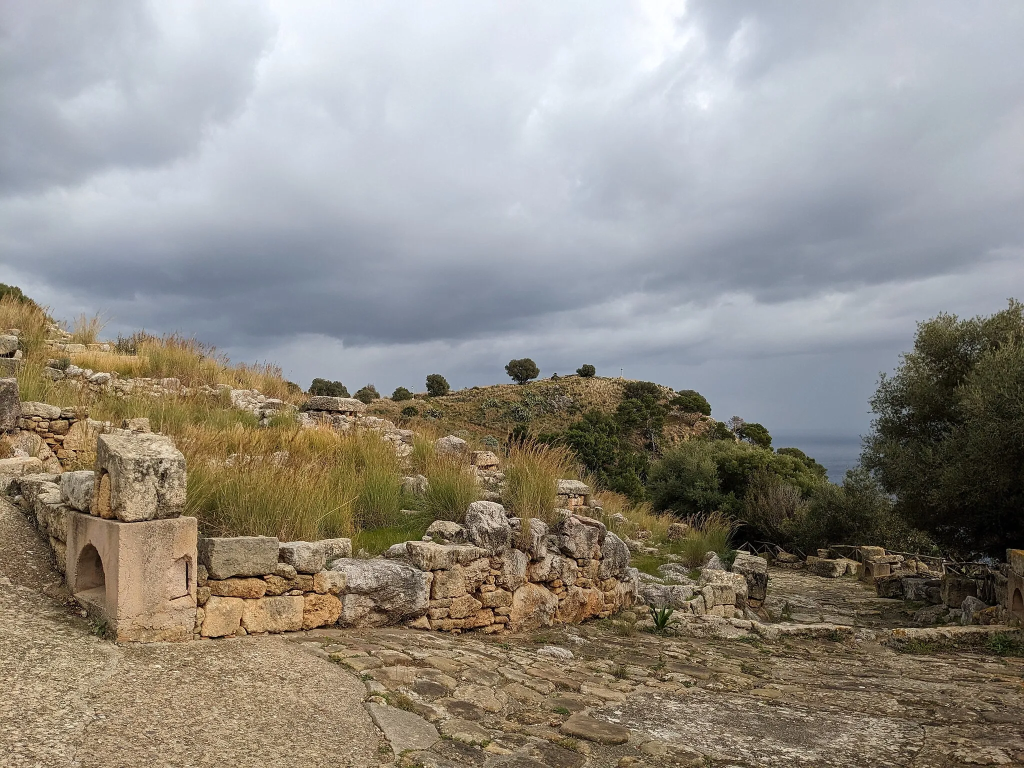 Photo showing: Remains of a shop at the ancient Greek site of Solunto, Sicily
