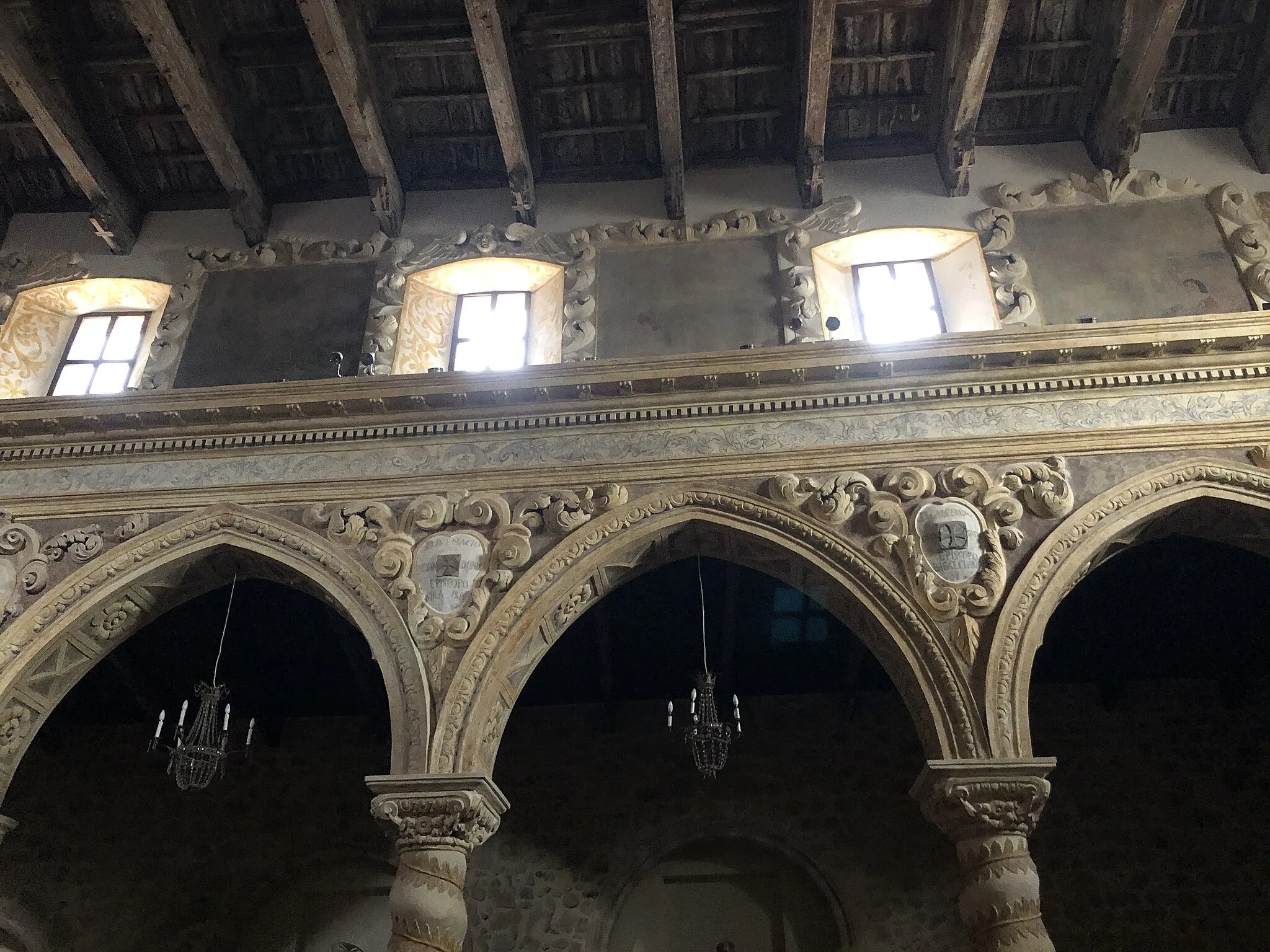 Photo showing: Basilica San Leone - Interno