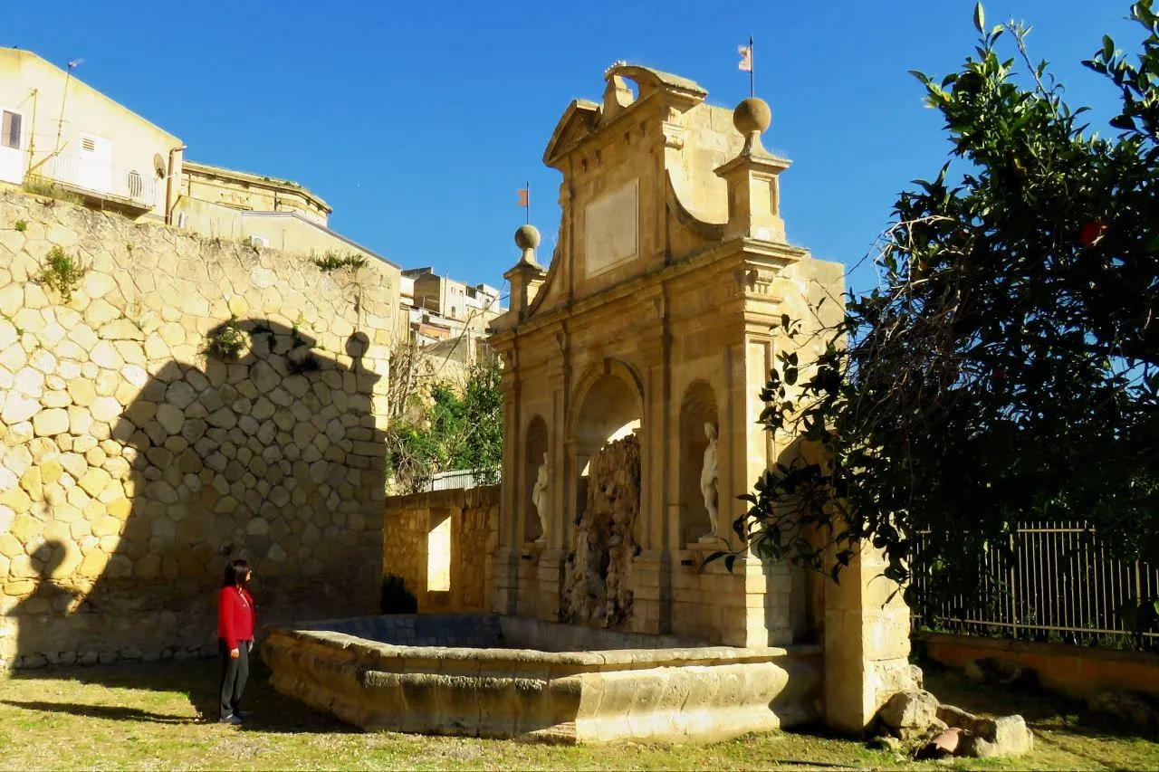 Photo showing: fontana delle Ninfe (fontana di Leonforte)