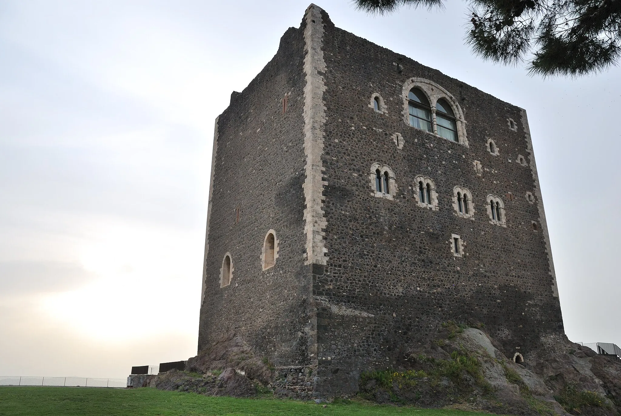 Photo showing: Paternò - Il Castello