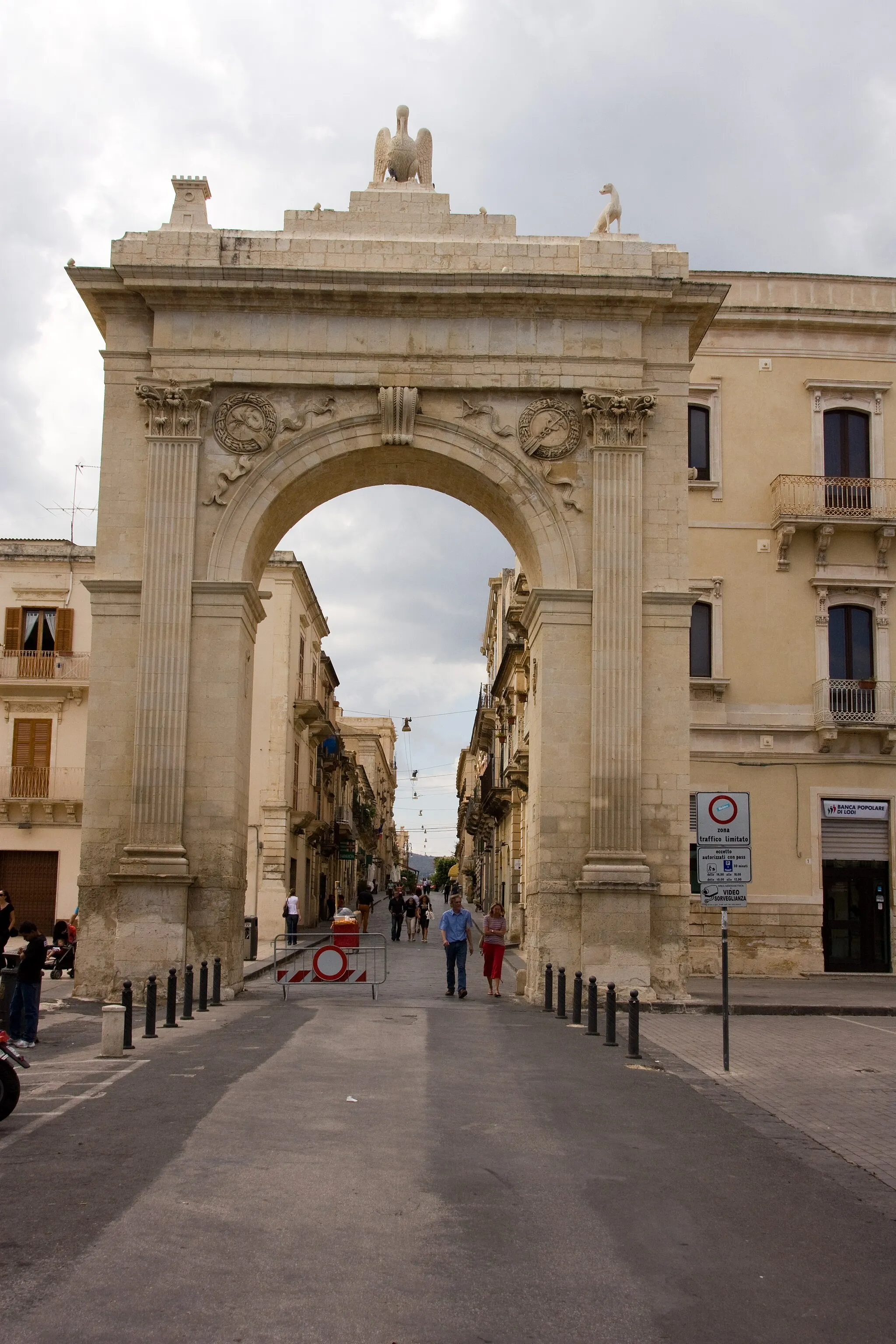Photo showing: Porta Reale, Noto, Sicile, Italie.