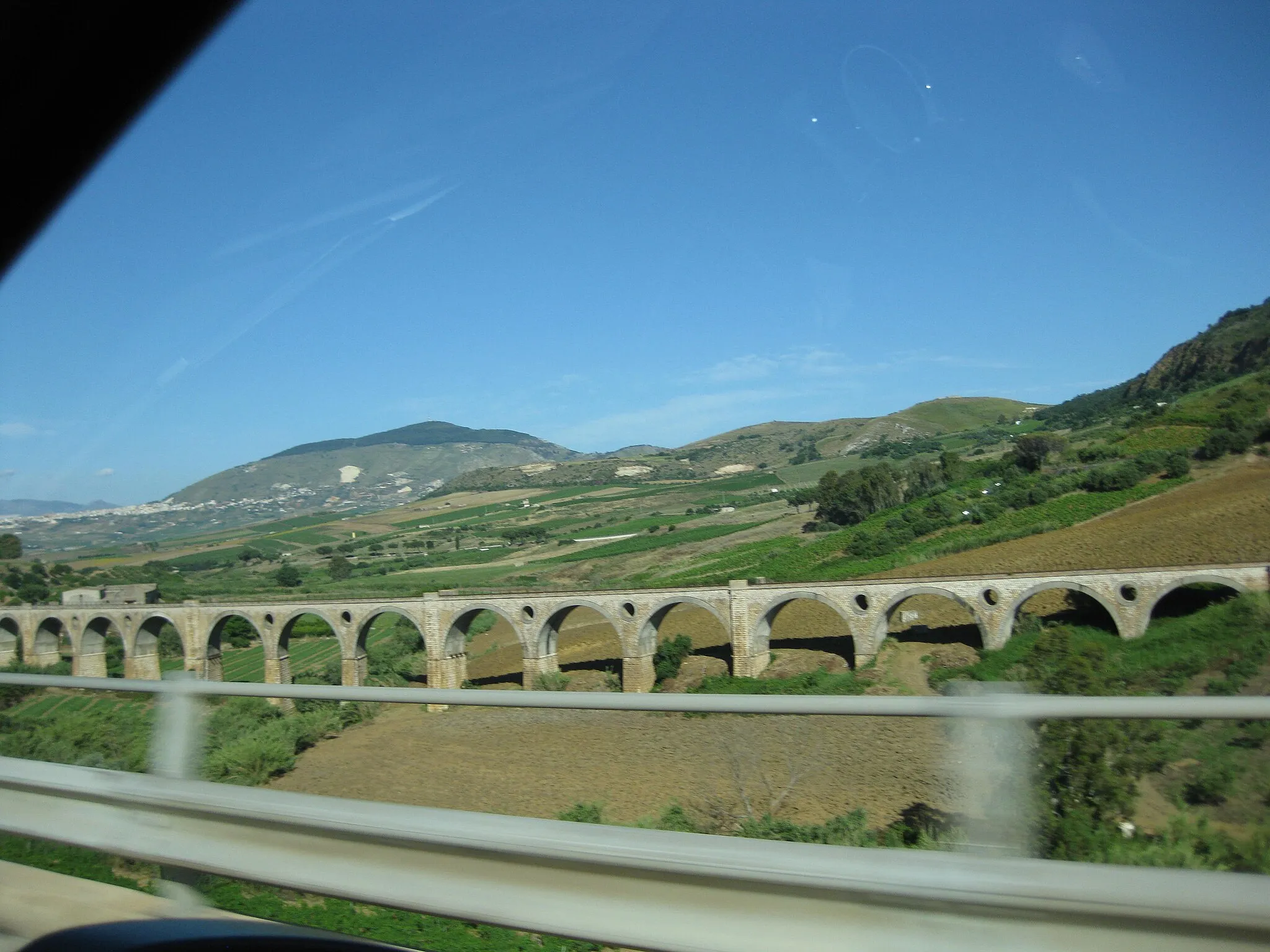 Photo showing: left in the background is Monte Bonifato