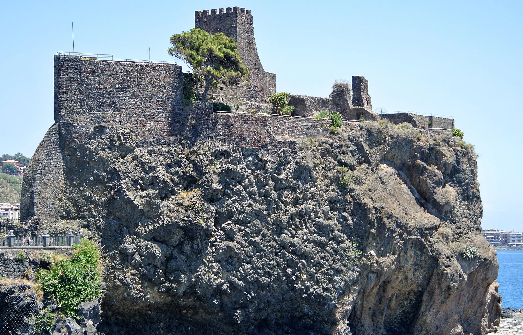 Photo showing: Norman castle at Aci Castello, Sicily, Italy.