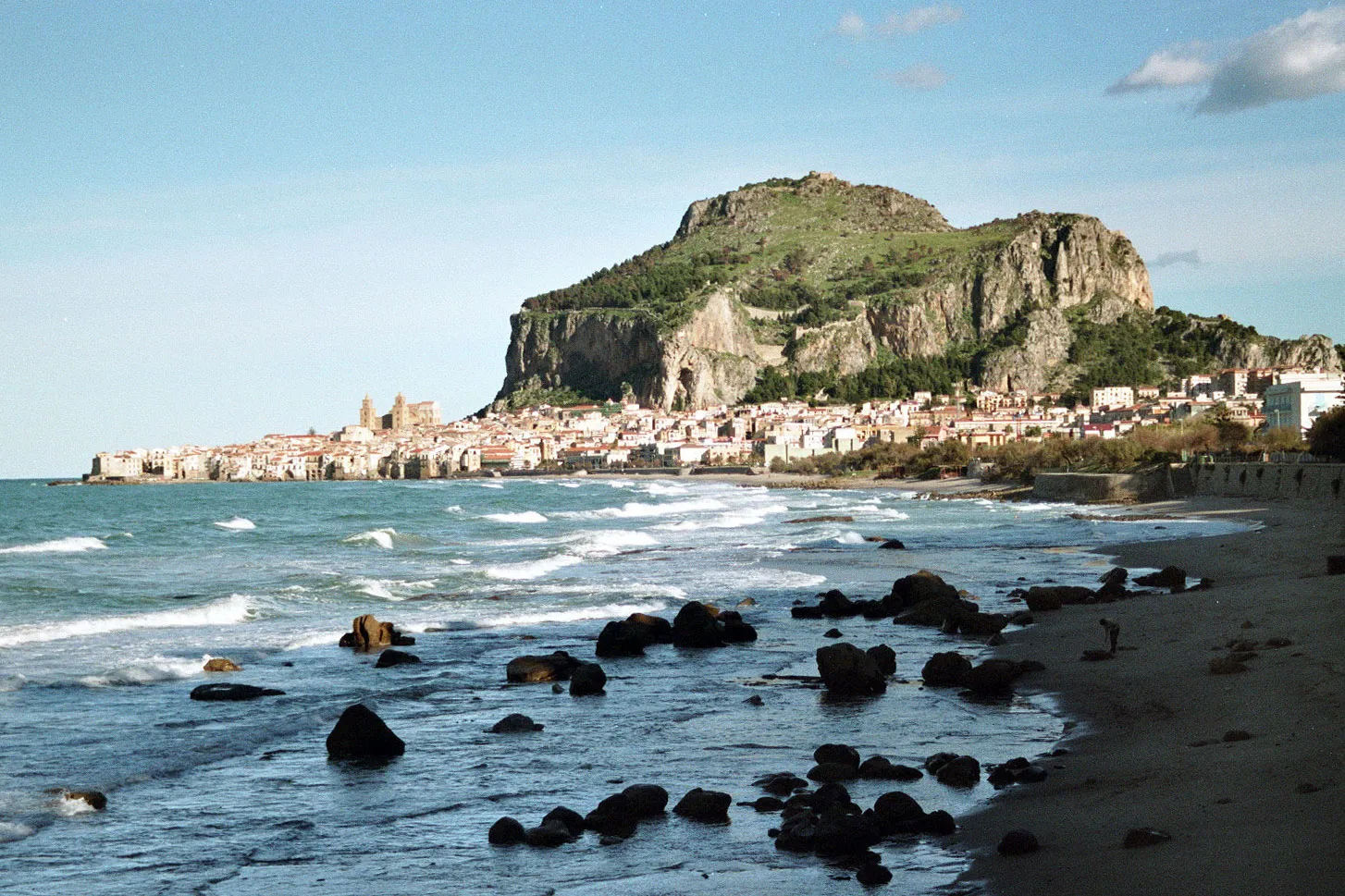 Photo showing: Cefalù, Italy

Panoramic view of the city and the rock