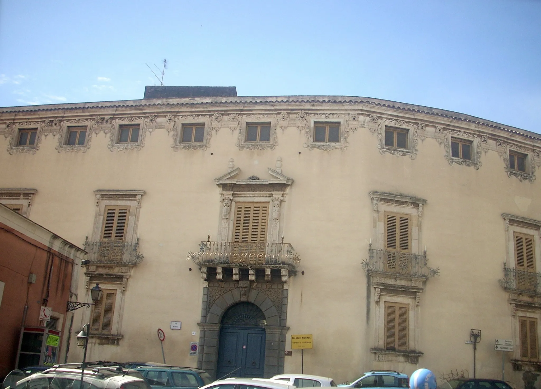Photo showing: 18th century Musmeci Palace, Piazza San Domenico, Acireale, Sicily