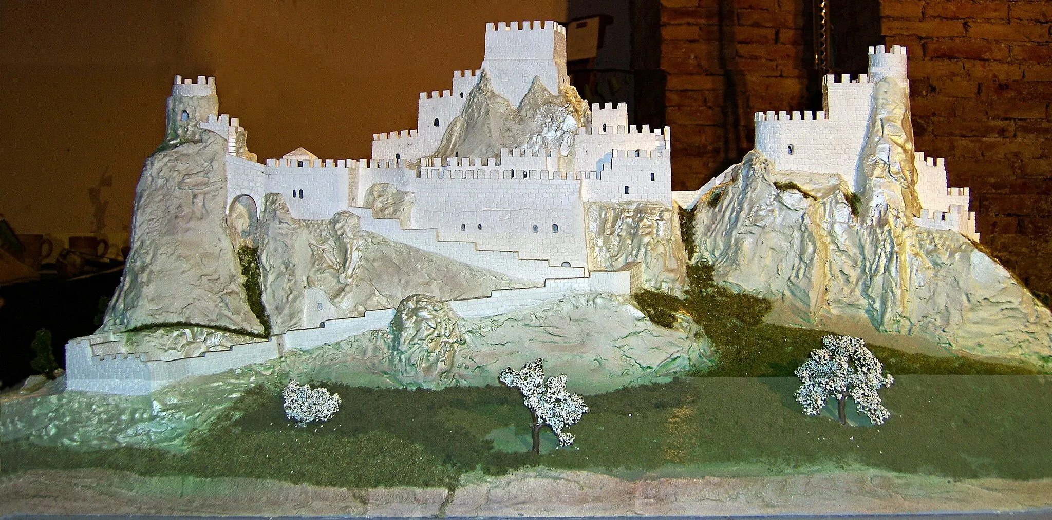 Photo showing: Pietrarossa Castle in Caltanissetta plastic stored in Seville Spain
