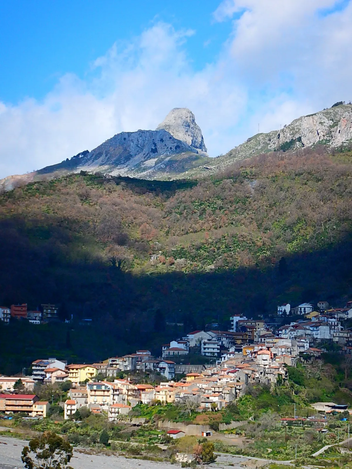 Photo showing: rocca salvatesta, Peloritani, Sicily