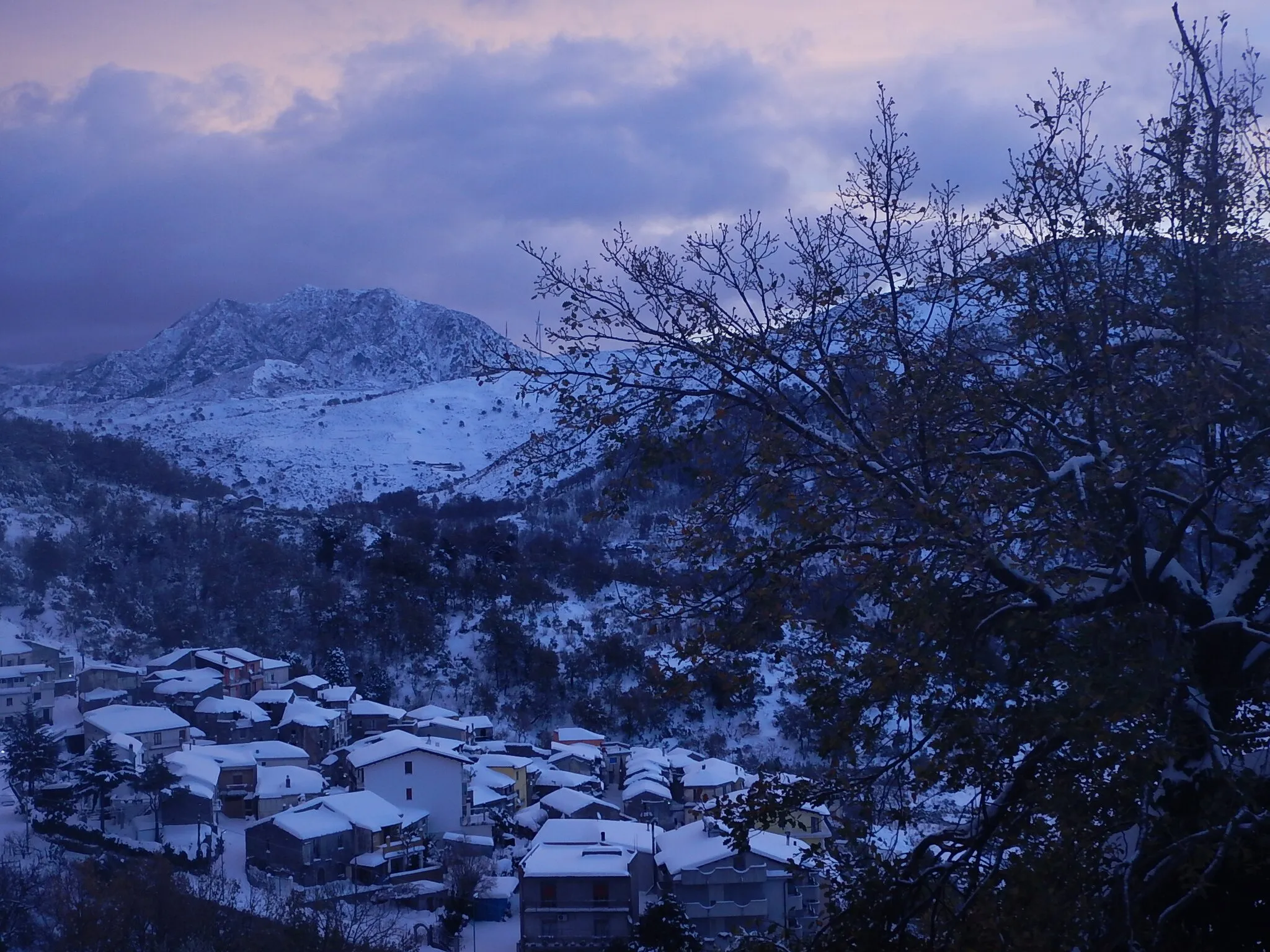 Photo showing: the silent Montagna di Vernà in winter  at Fondachelli Fantina, Sicily.