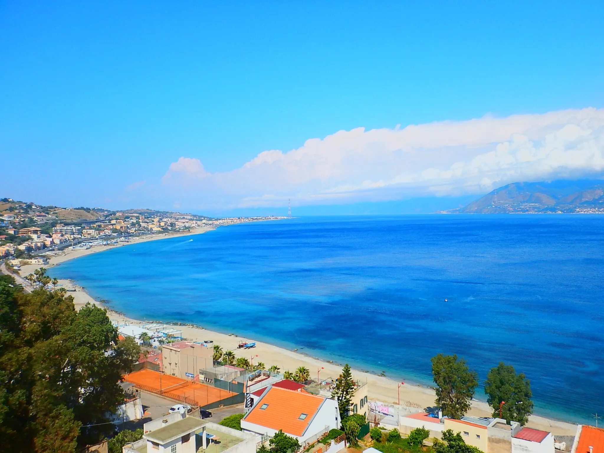 Photo showing: landscape of the Strait of Messina