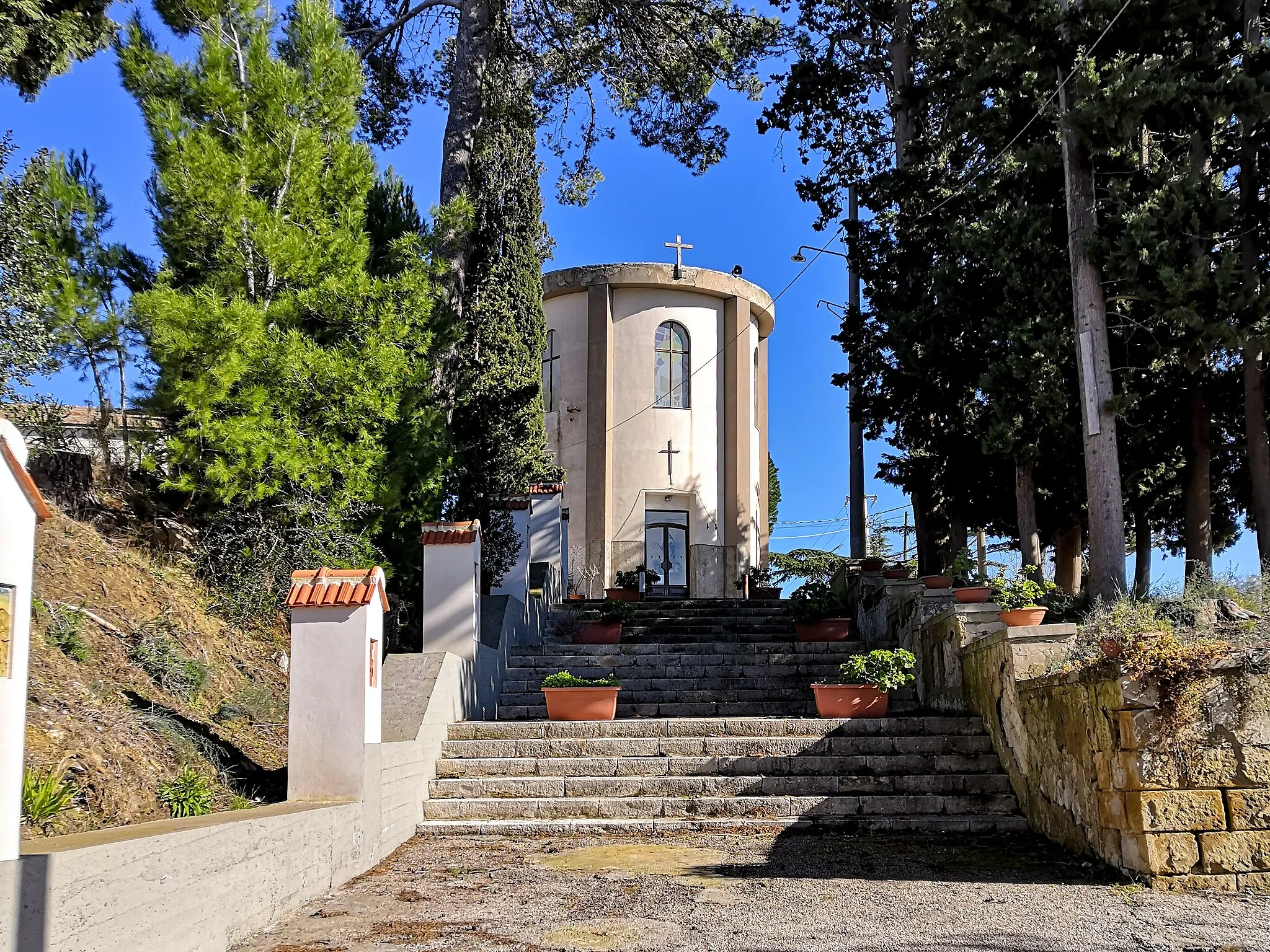 Photo showing: The church of Saint Isidore and of the Holy Cross in Borgo Petilia, village in the municipality of Caltanissetta, Sicily, Italy. January 2021