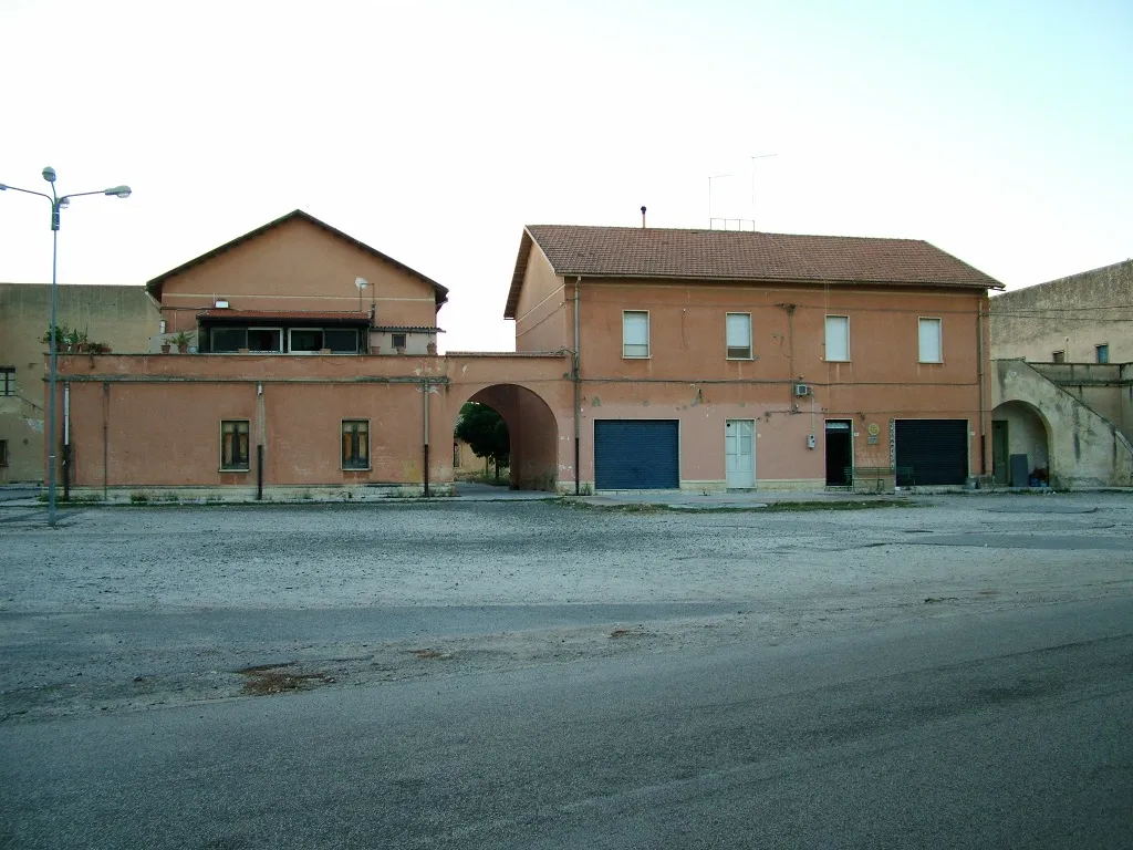 Photo showing: Rosario Vizzini
Piazzale e fabbricati della frazione Santo Pietro di Caltagirone