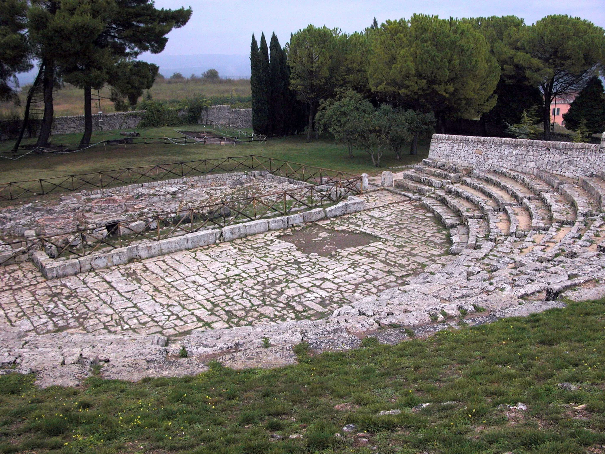 Photo showing: Palazzolo Acreide (Sizilien), in der Antike Akrai: griechisches Theater