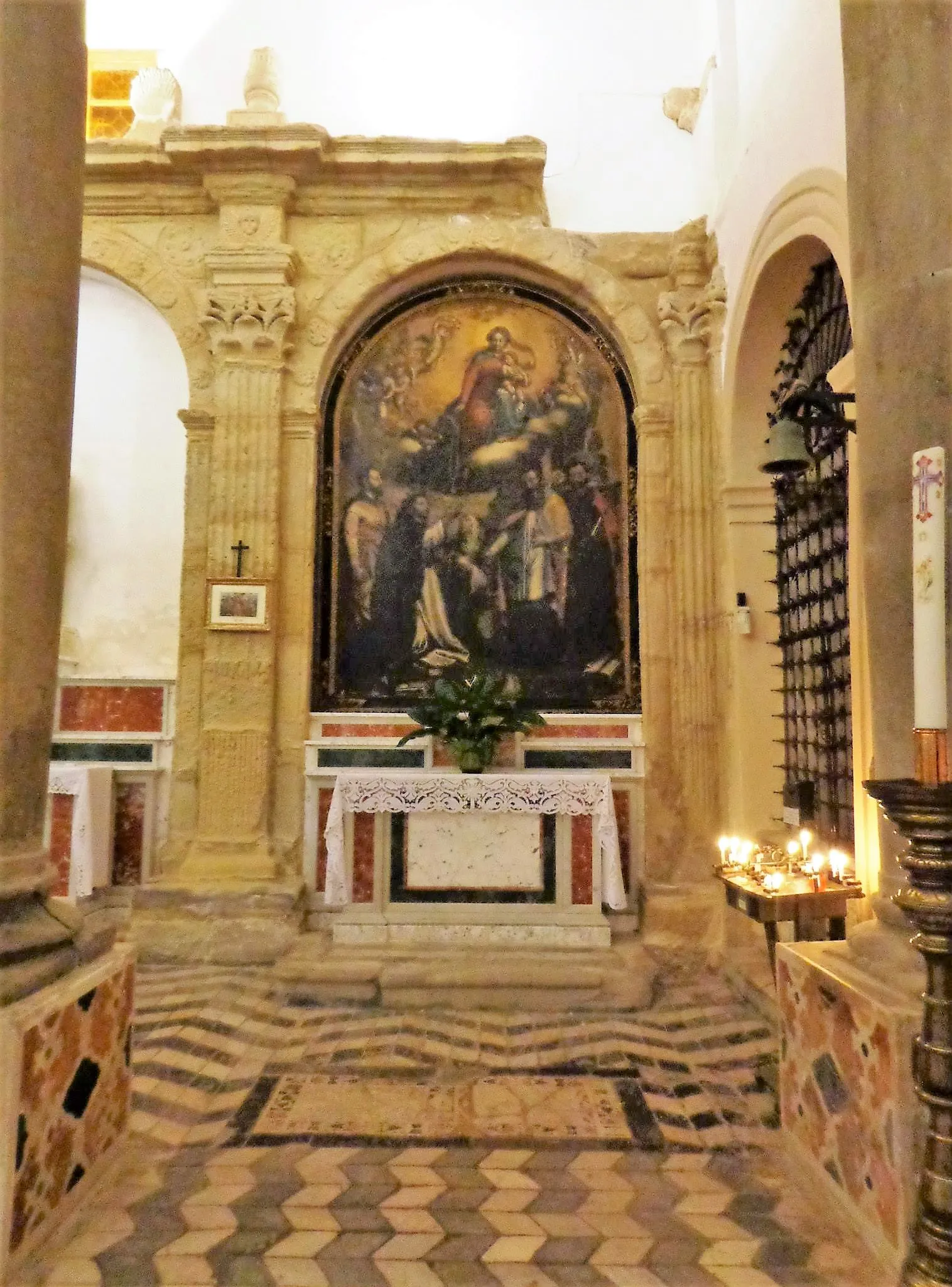 Photo showing: Altare