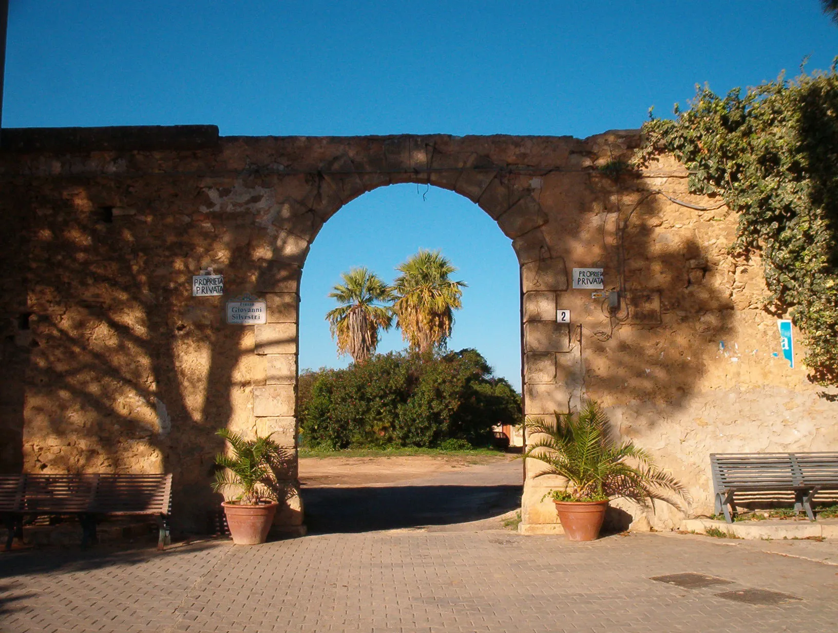 Photo showing: Accesso alla masseria Silvestri