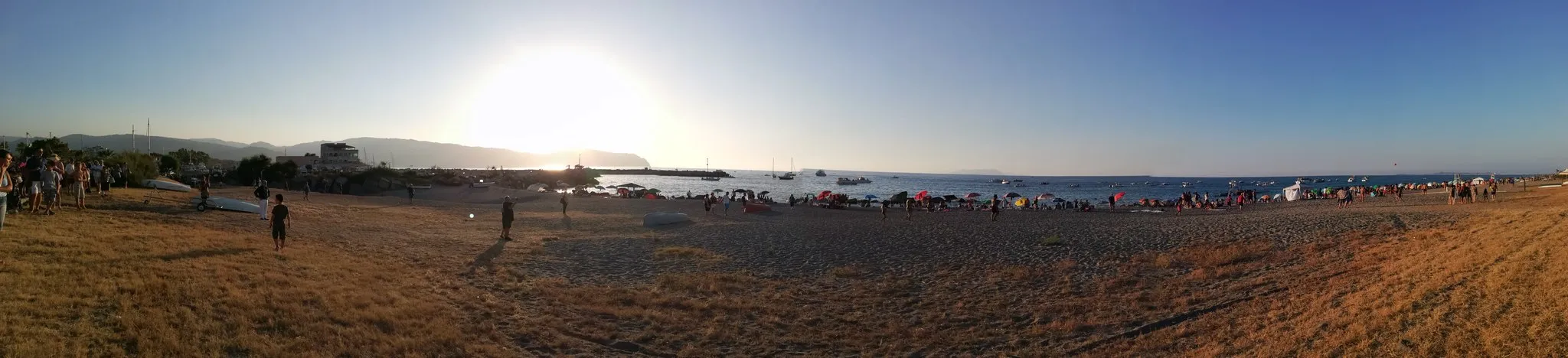 Photo showing: La spiaggia durante la Processione di barche di Maria Santissima di Trapani 2019.