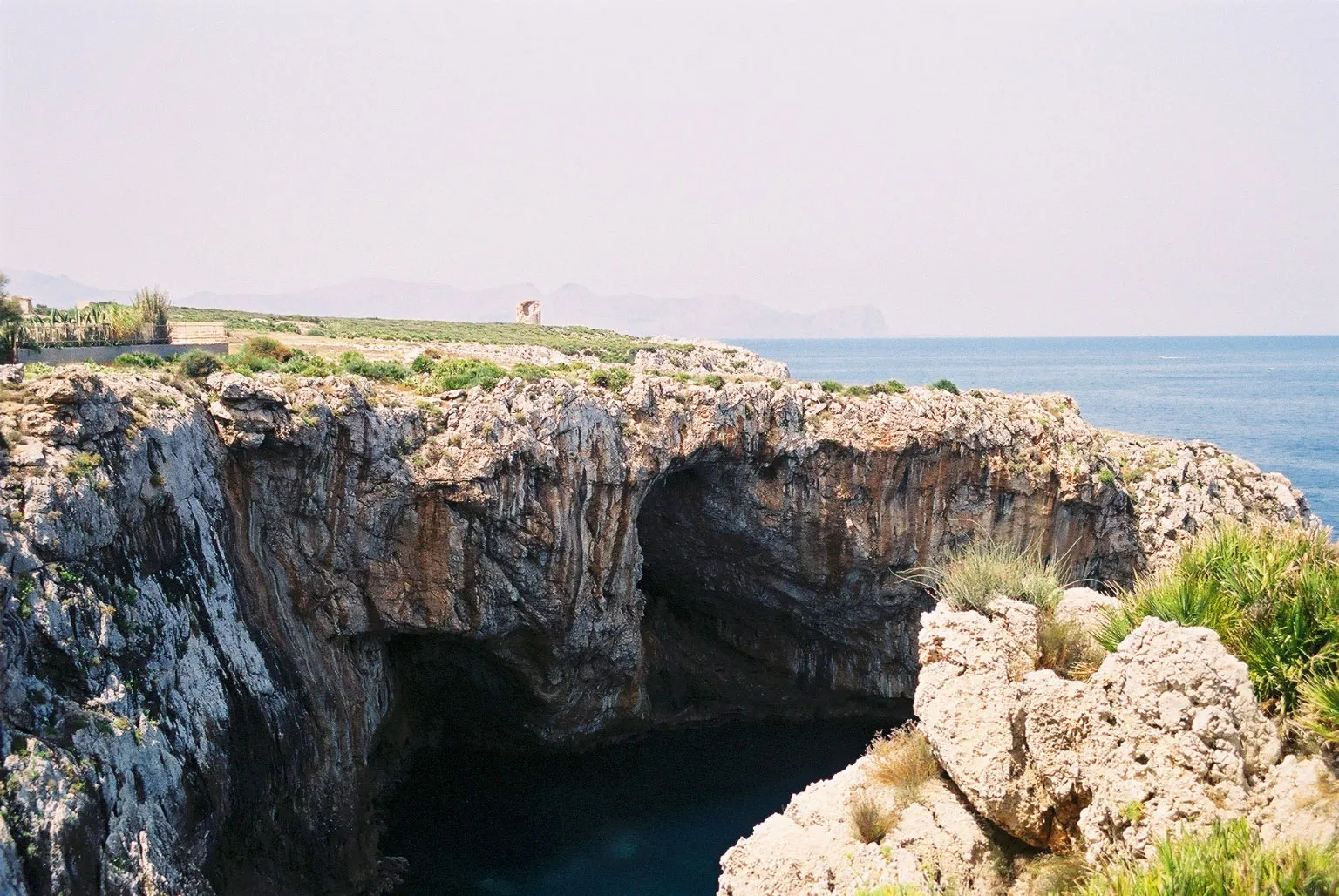 Photo showing: Riserva Naturale Capo Rama

Coast wiff cliffs and grottoes