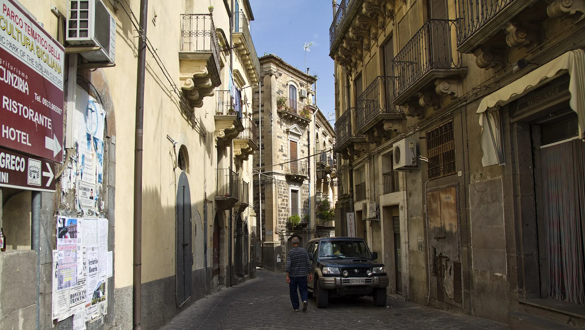 Photo showing: Via Masera, Vizzini, Catania, Sicily, Italy