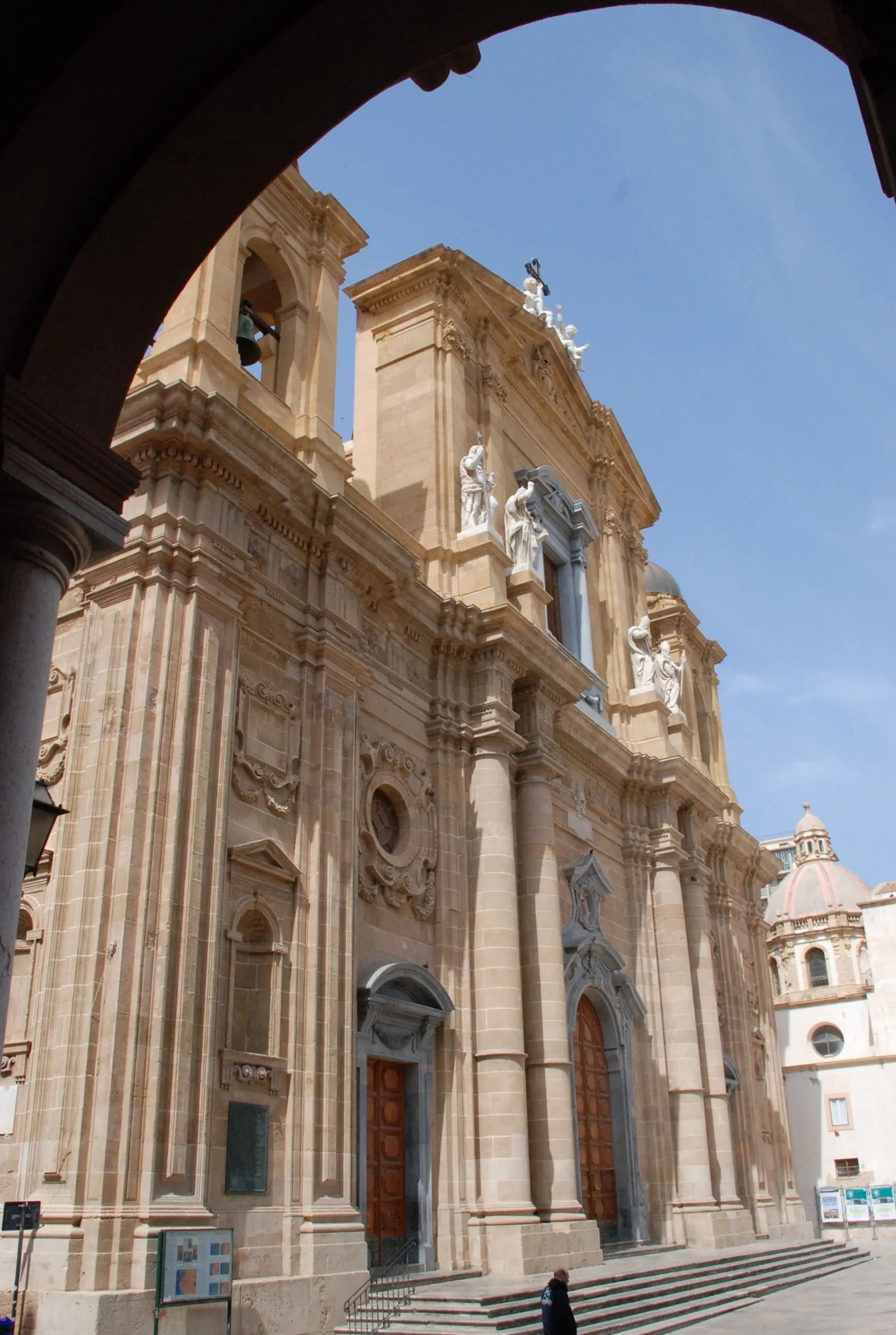 Photo showing: La Chiesa Madre di Marsala (S.Tommaso di Canterbury) vista dal Palazzo VII Aprile
