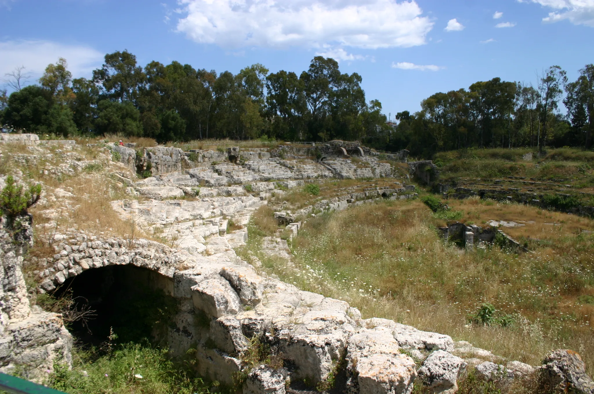 Photo showing: The Ancient Roman amphitheater in Syracuse, Italy. Picture by Giovanni Dall'Orto, May 21 2008.