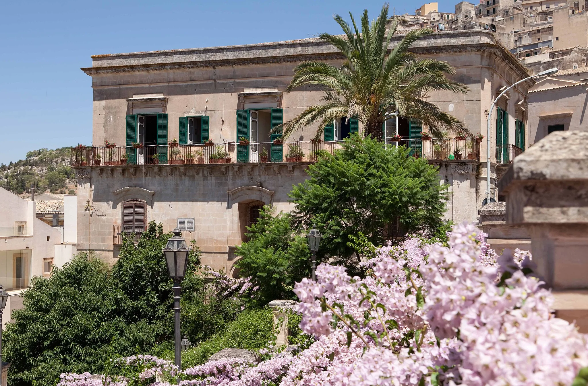 Photo showing: Facciata esterna, scalinata di San Giorgio