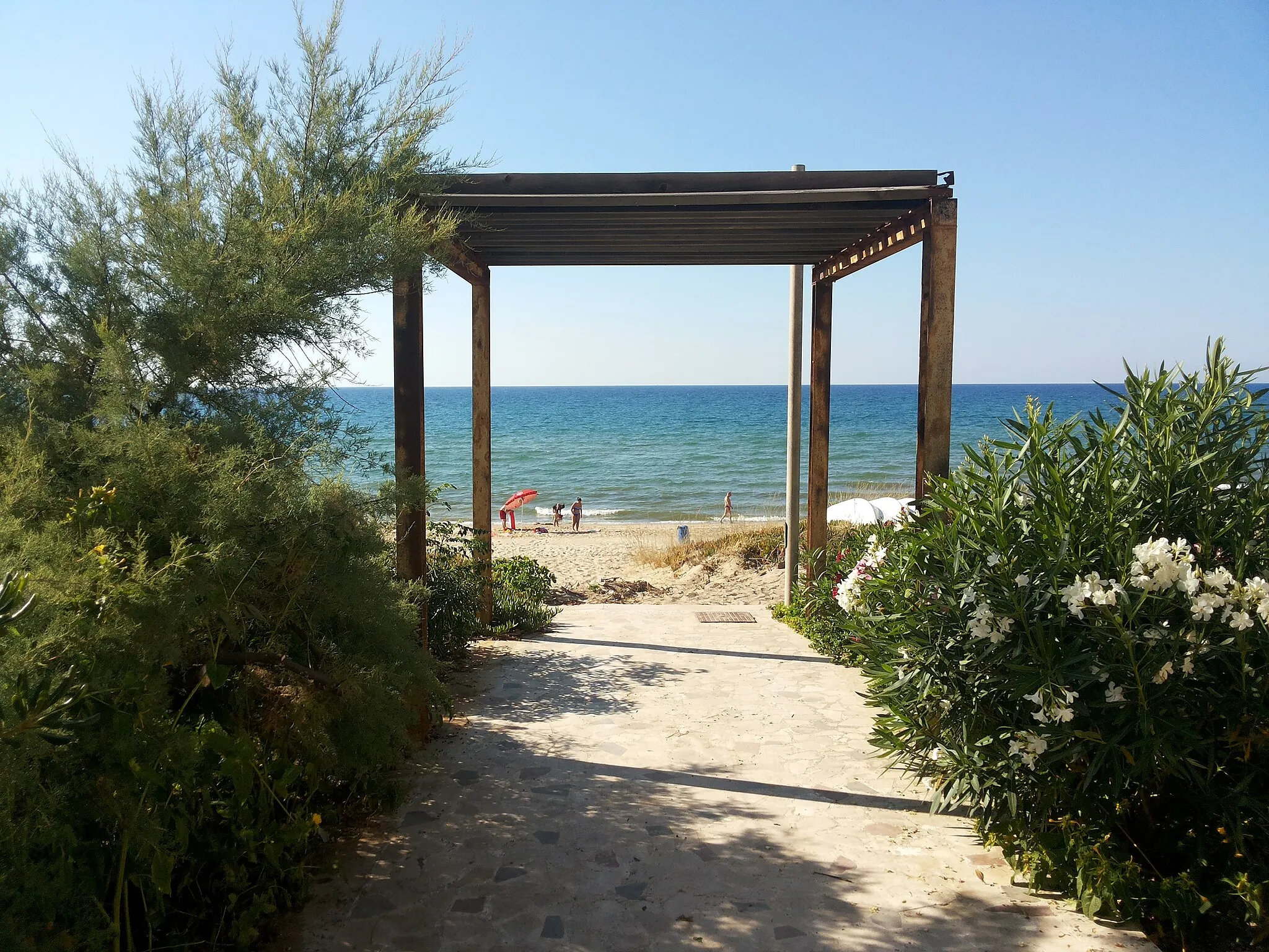 Photo showing: Accesso allla spiaggia ad Alcamo Marina