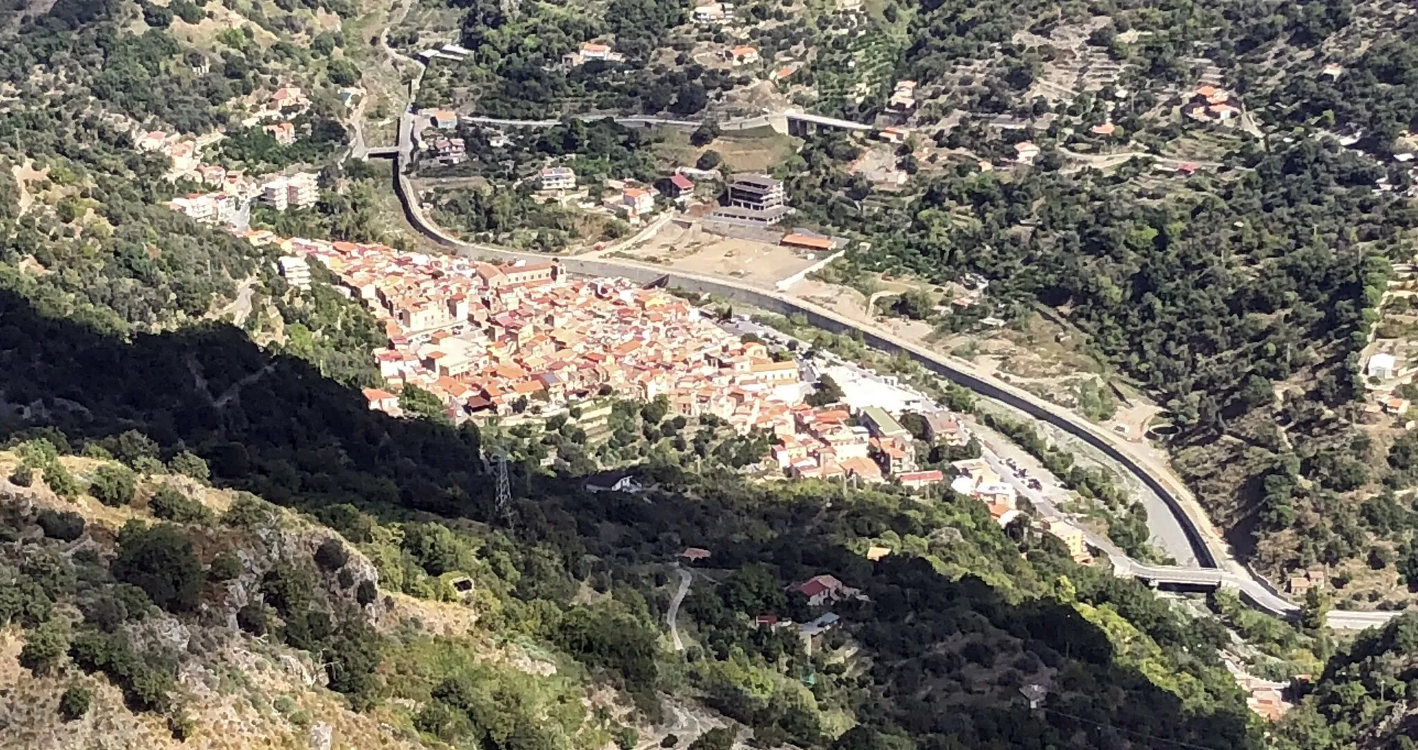 Photo showing: Veduta di Fiumedinisi dal castello