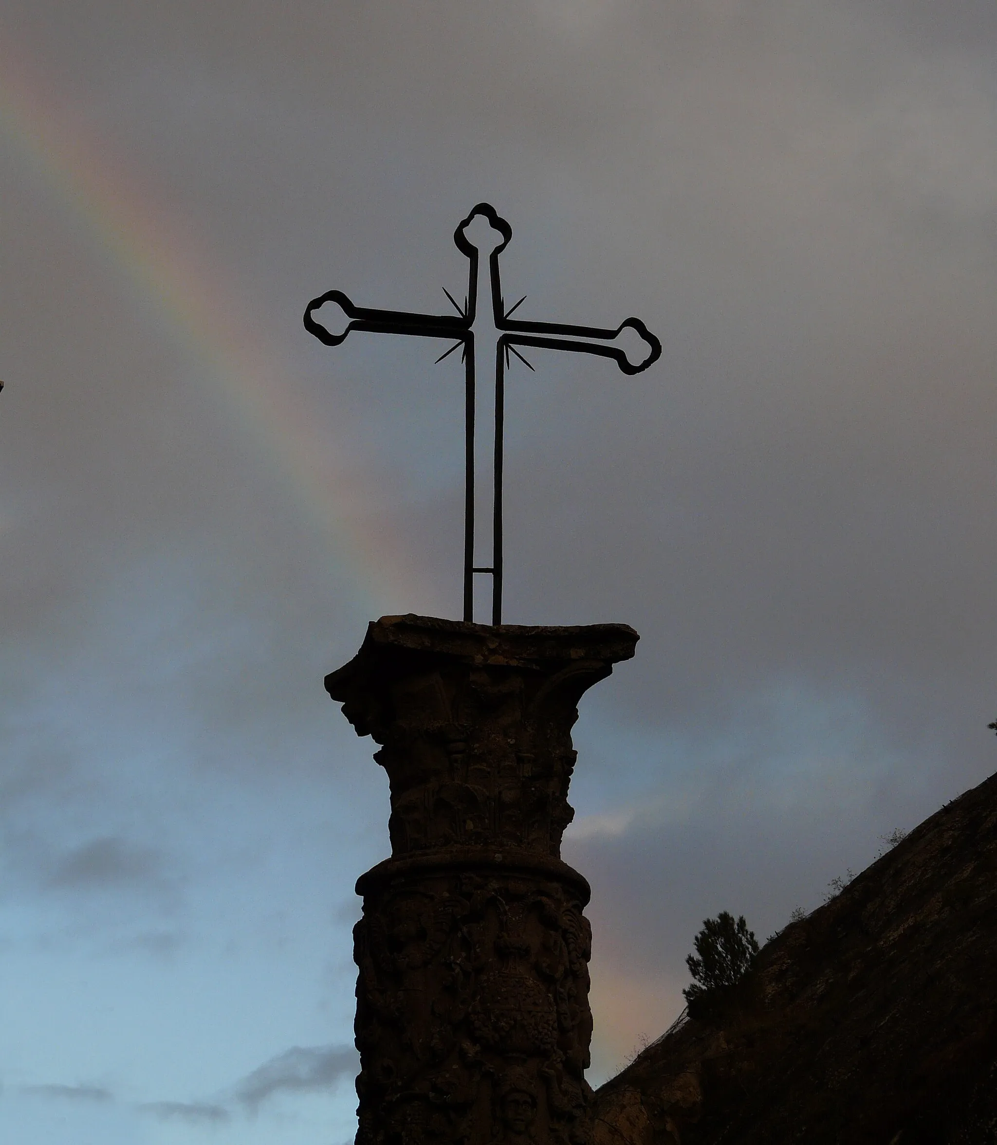 Photo showing: Troina - Croce a S.Silvestro baciata dall'arcobaleno