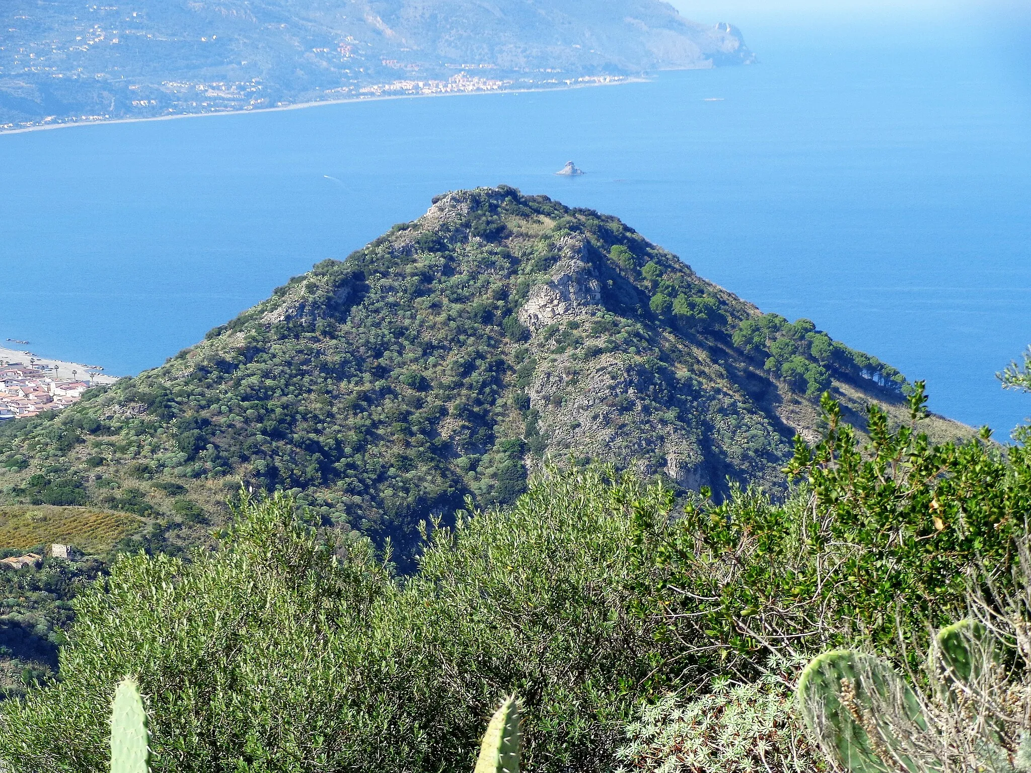 Photo showing: Monte Giove visto da Tindari.