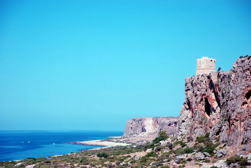 Photo showing: Grottos in the rocks