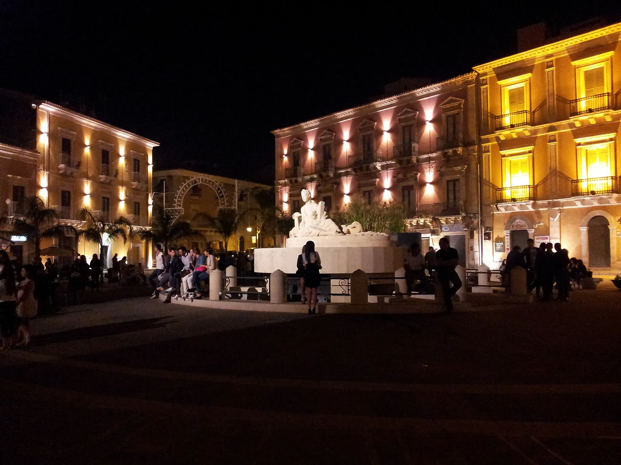 Photo showing: Piazza Fonte Diana - Comiso (RG)