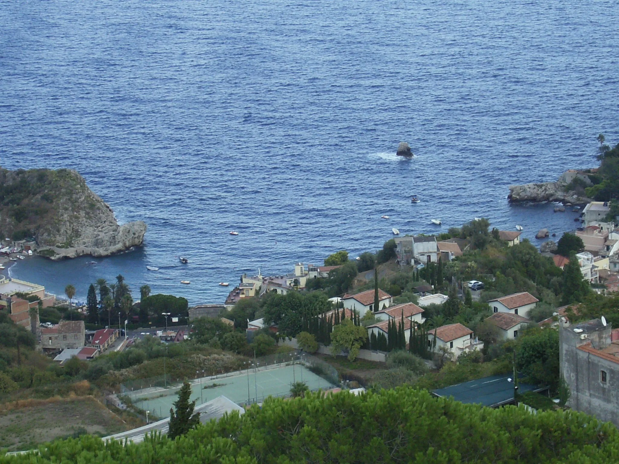 Photo showing: Mazzaro beach seen from Taormina