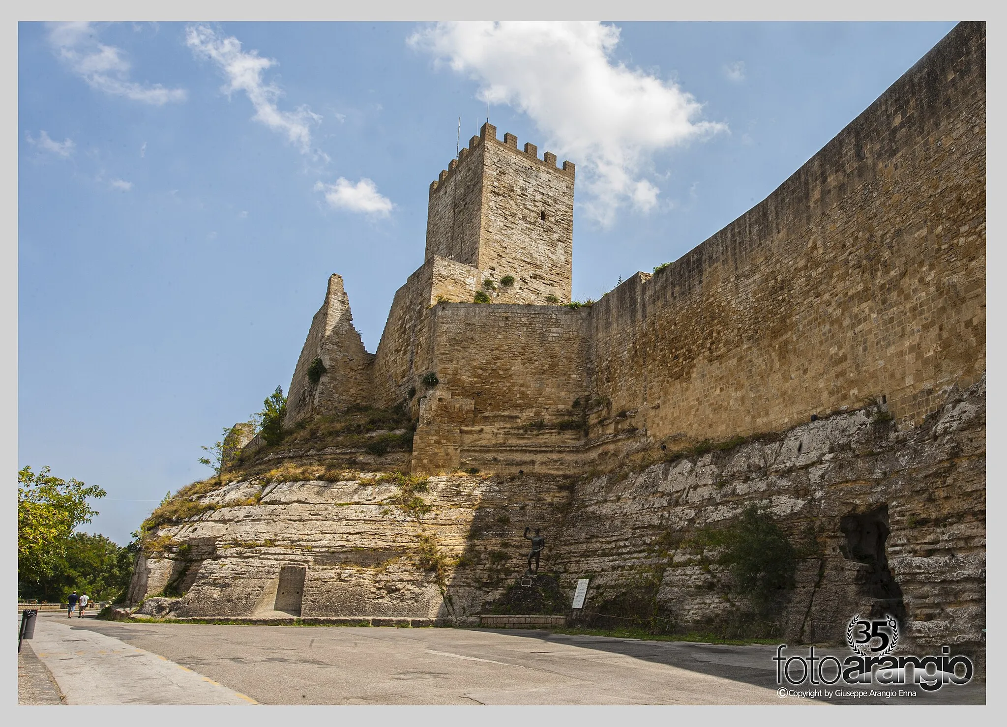 Photo showing: Castello di Lombardia, con la torre pisana