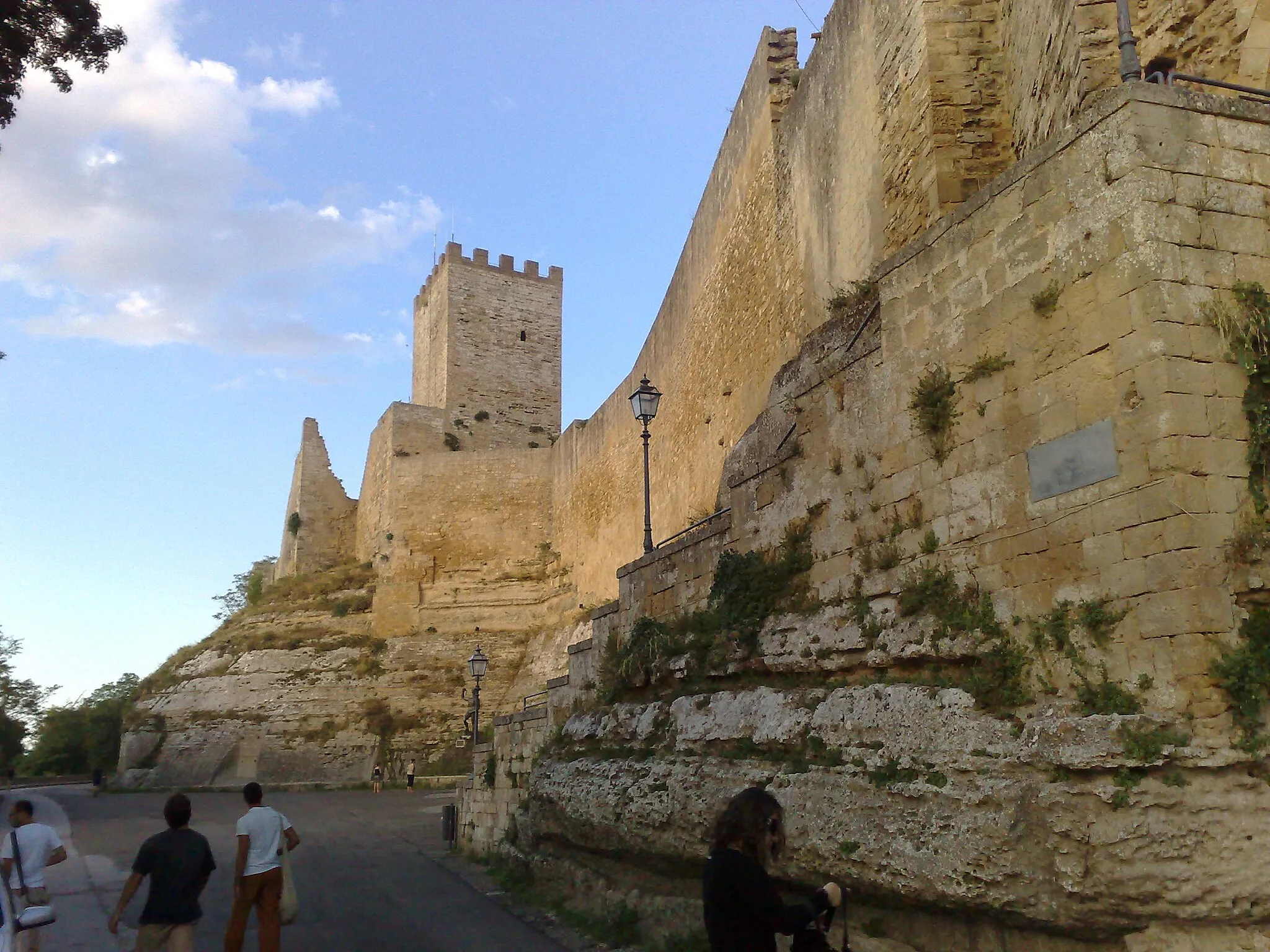 Photo showing: Enna, Lombardy Castle